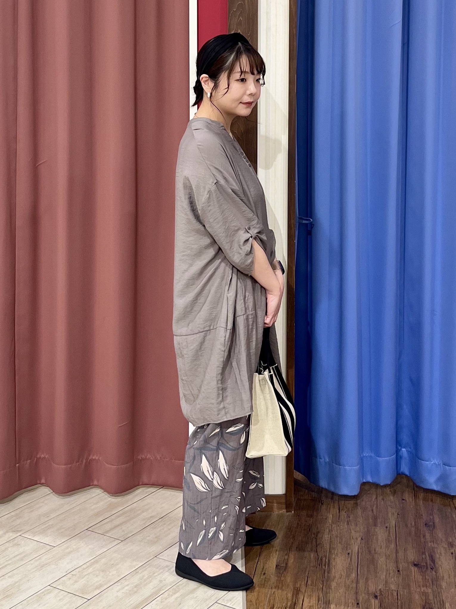 ｙｒｋさんの「SHOO･LA･RUE｜【ひんやり/S-LL/洗濯後しわになりにくい】秋まで活躍 ゆるっとリラックス 7分袖チュニック」を使ったコーディネート