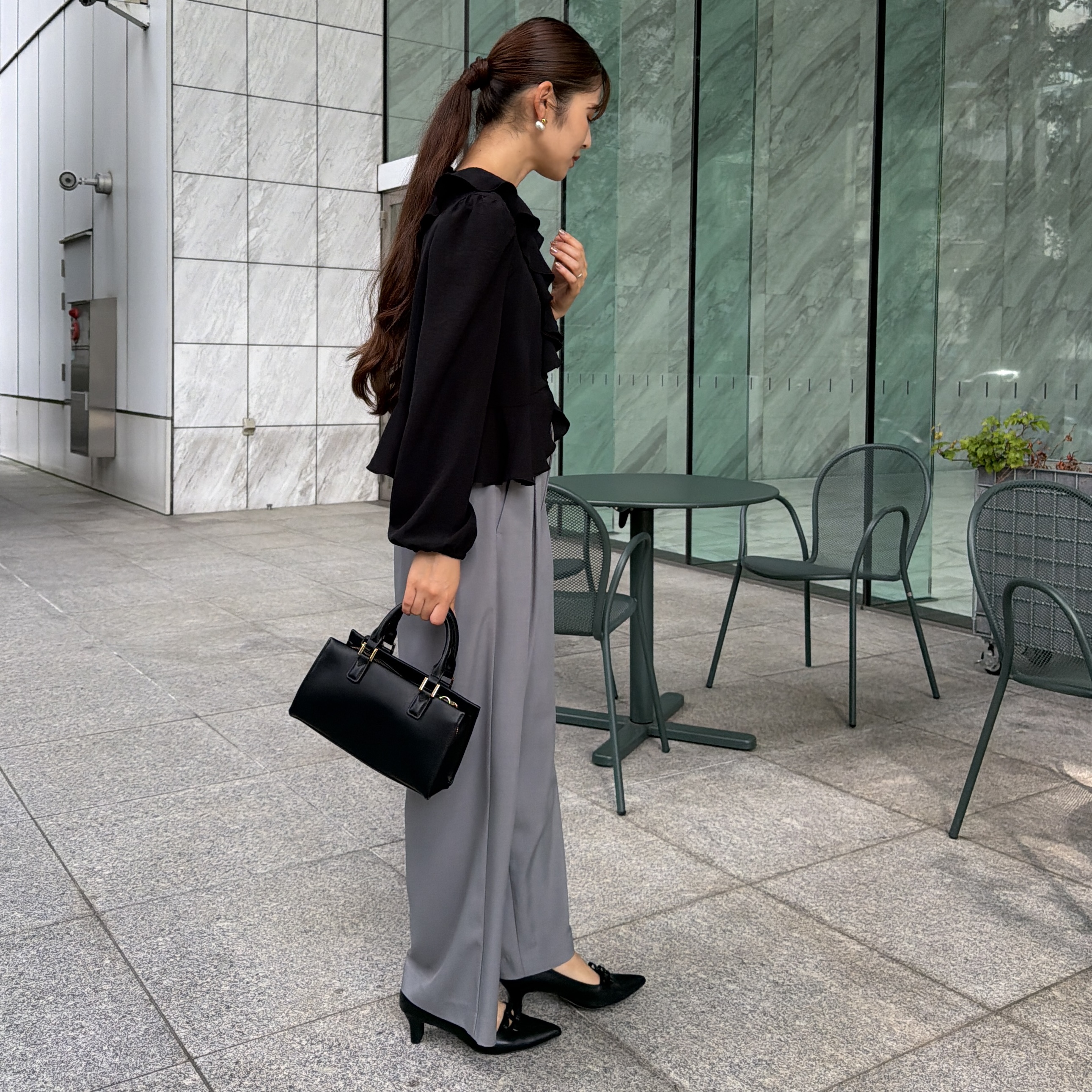makiさんの「Couture brooch｜【接触冷感・UVカット・チャーム付】とろみリネンライクパンツ」を使ったコーディネート