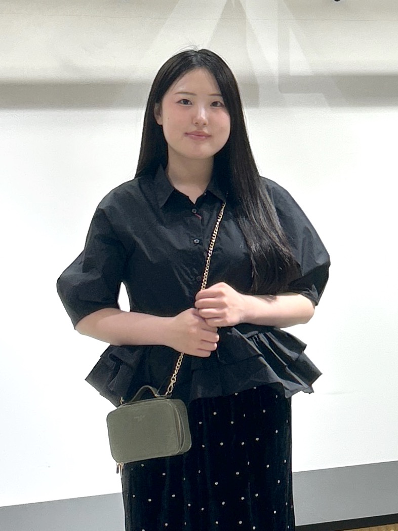 sayaさんの「OPAQUE.CLIP｜裾ラッフルデザインブラウス【洗濯機OK】」を使ったコーディネート