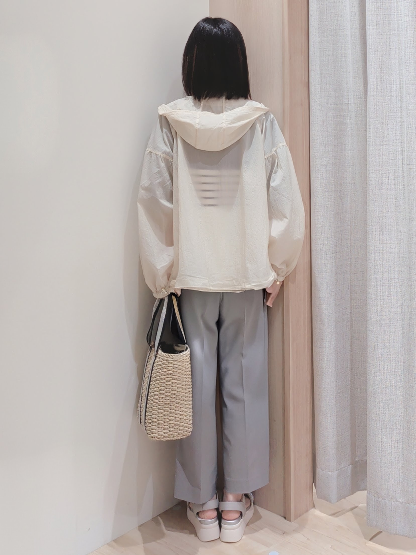 Yuiさんの「grove｜【洗濯機OK】朝晩の気温差に◎軽やかシアーナイロンフーディブルゾン」を使ったコーディネート