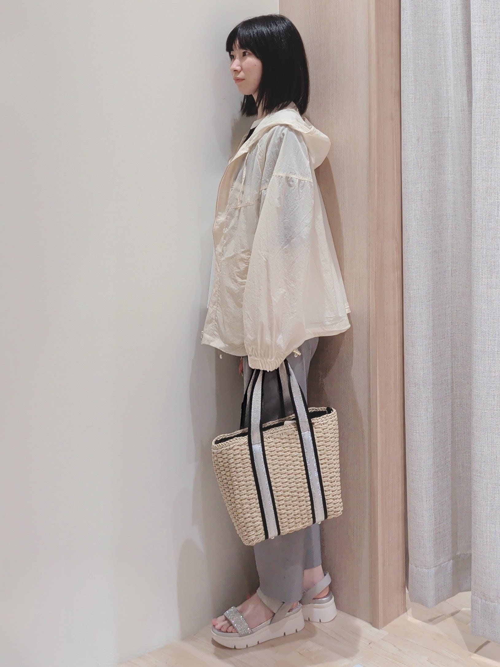 Yuiさんの「grove｜【洗濯機OK】朝晩の気温差に◎軽やかシアーナイロンフーディブルゾン」を使ったコーディネート