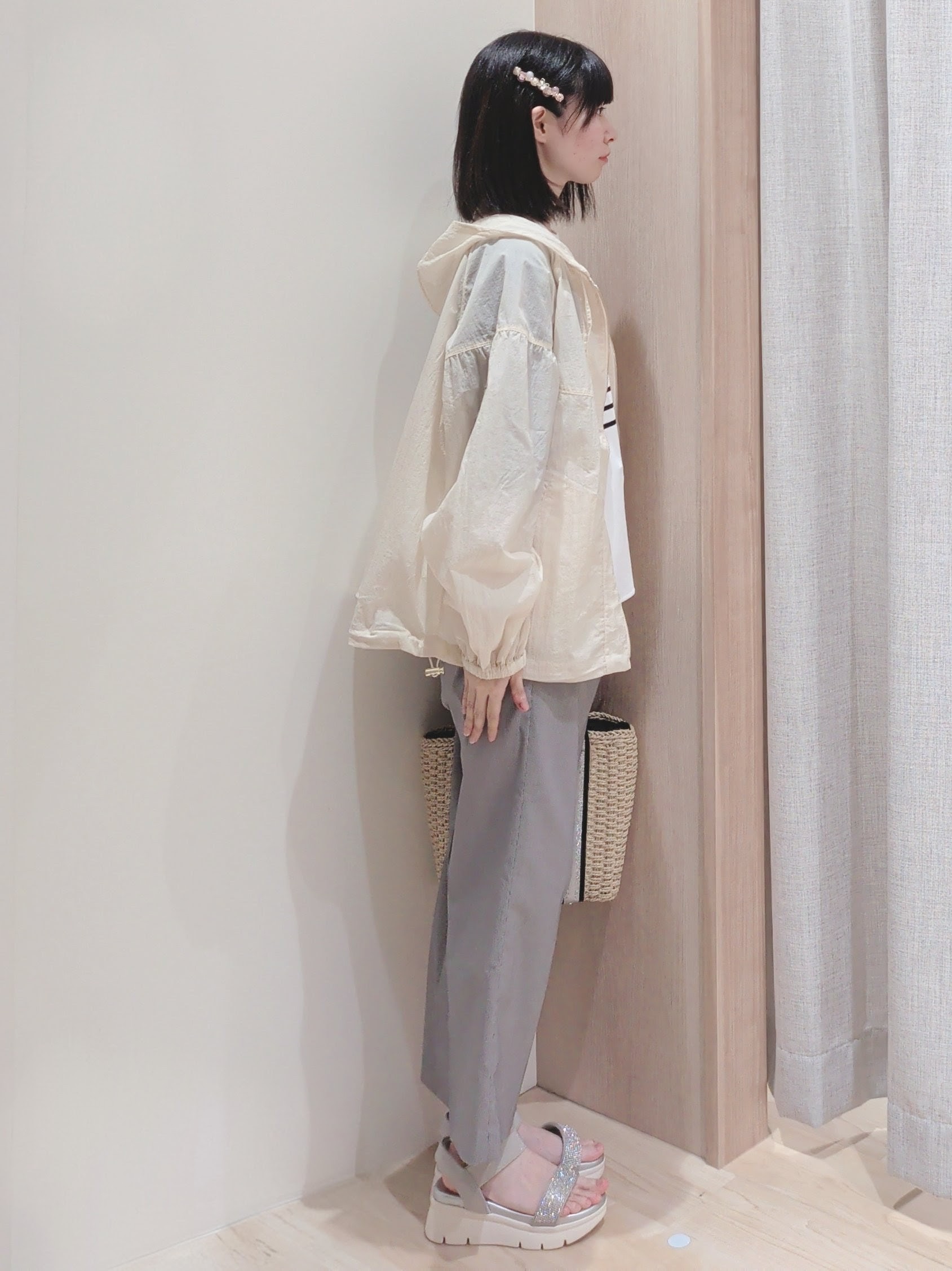 Yuiさんの「grove｜【洗濯機OK】朝晩の気温差に◎軽やかシアーナイロンフーディブルゾン」を使ったコーディネート