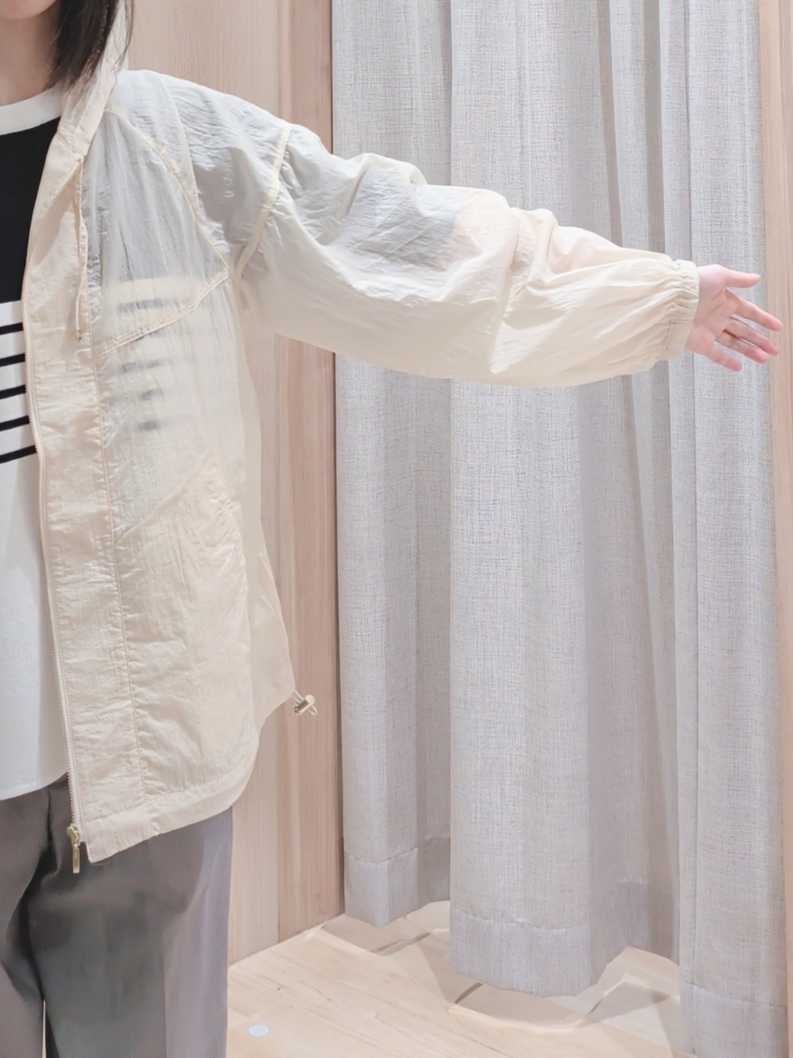 Yuiさんの「grove｜【洗濯機OK】朝晩の気温差に◎軽やかシアーナイロンフーディブルゾン」を使ったコーディネート
