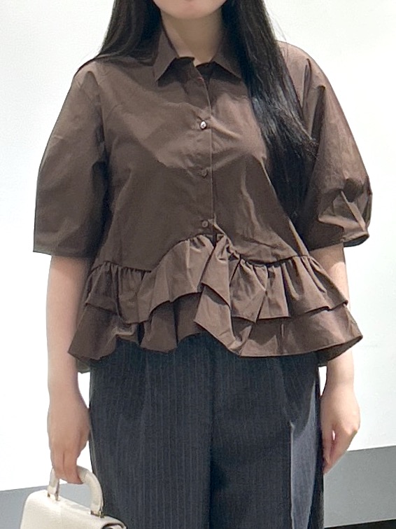 sayaさんの「OPAQUE.CLIP｜裾ラッフルデザインブラウス【洗濯機OK】」を使ったコーディネート
