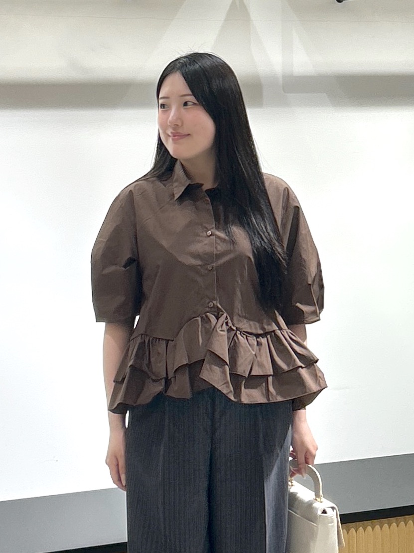 sayaさんの「OPAQUE.CLIP｜裾ラッフルデザインブラウス【洗濯機OK】」を使ったコーディネート