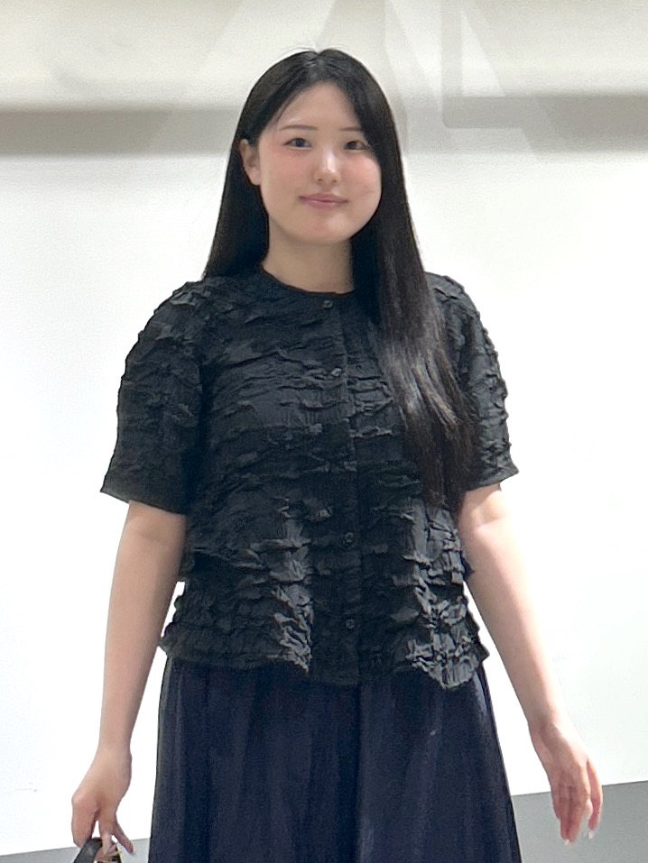 sayaさんの「OPAQUE.CLIP｜ふくれジャカード フリルペプラムブラウス【洗濯機OK】」を使ったコーディネート
