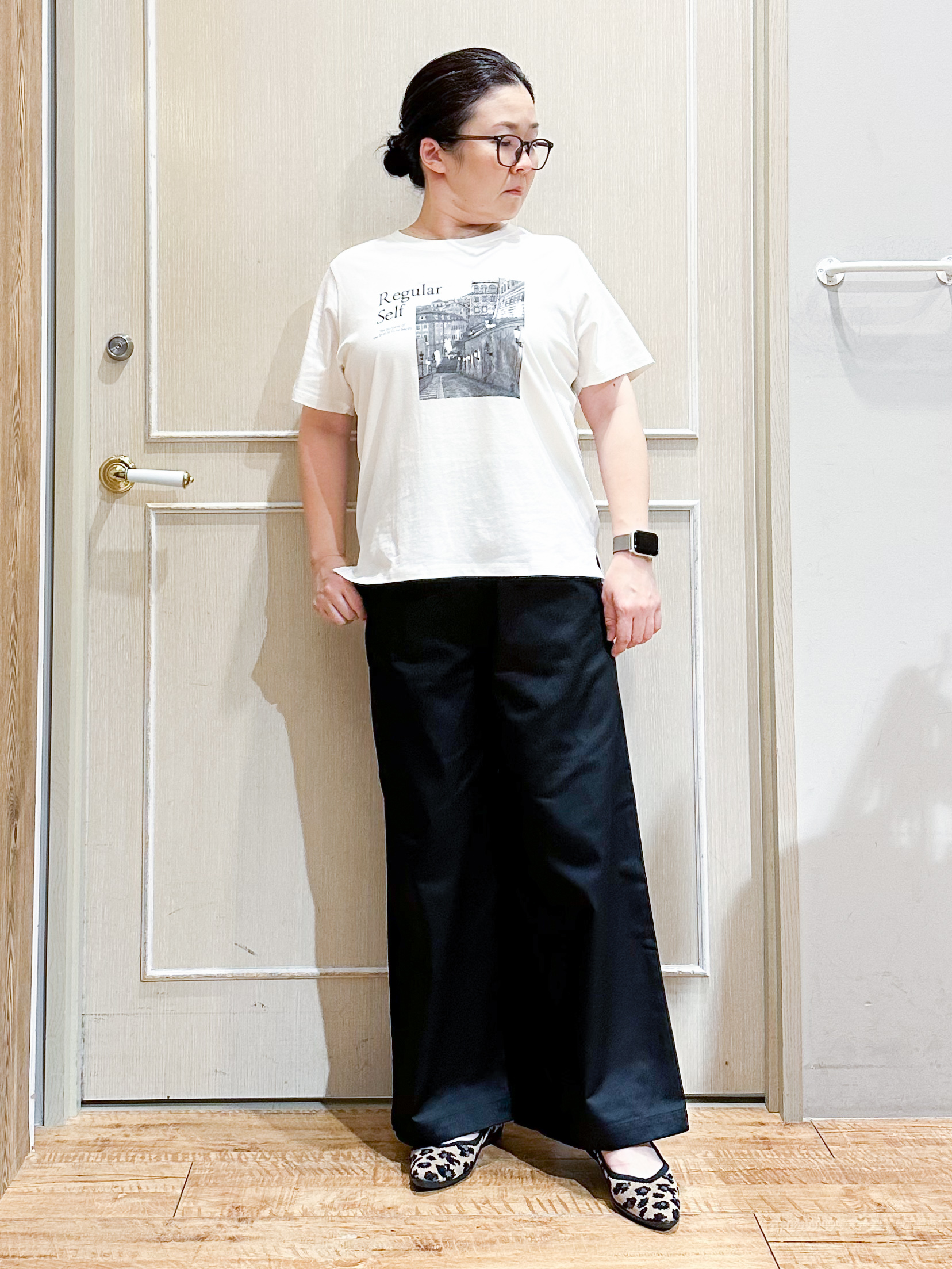 umeさんの「SHOO･LA･RUE｜【洗濯後しわになりにくい/S-LL】キーネック金ボタンポケットシャツ」を使ったコーディネート