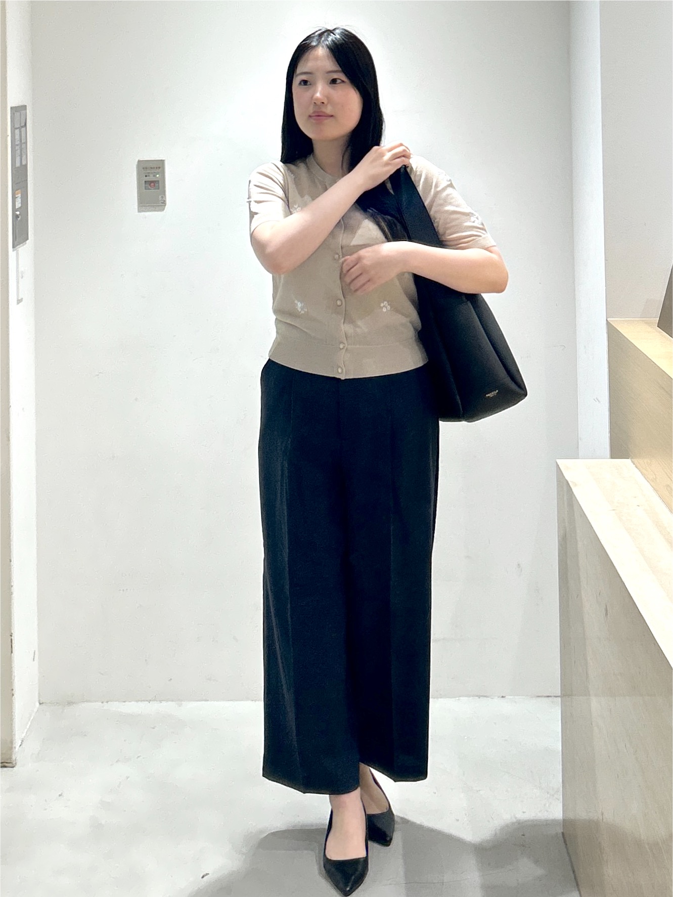 sayaさんの「OPAQUE.CLIP｜フラワー刺繍カーディガン【洗濯機OK／抗ピル】」を使ったコーディネート