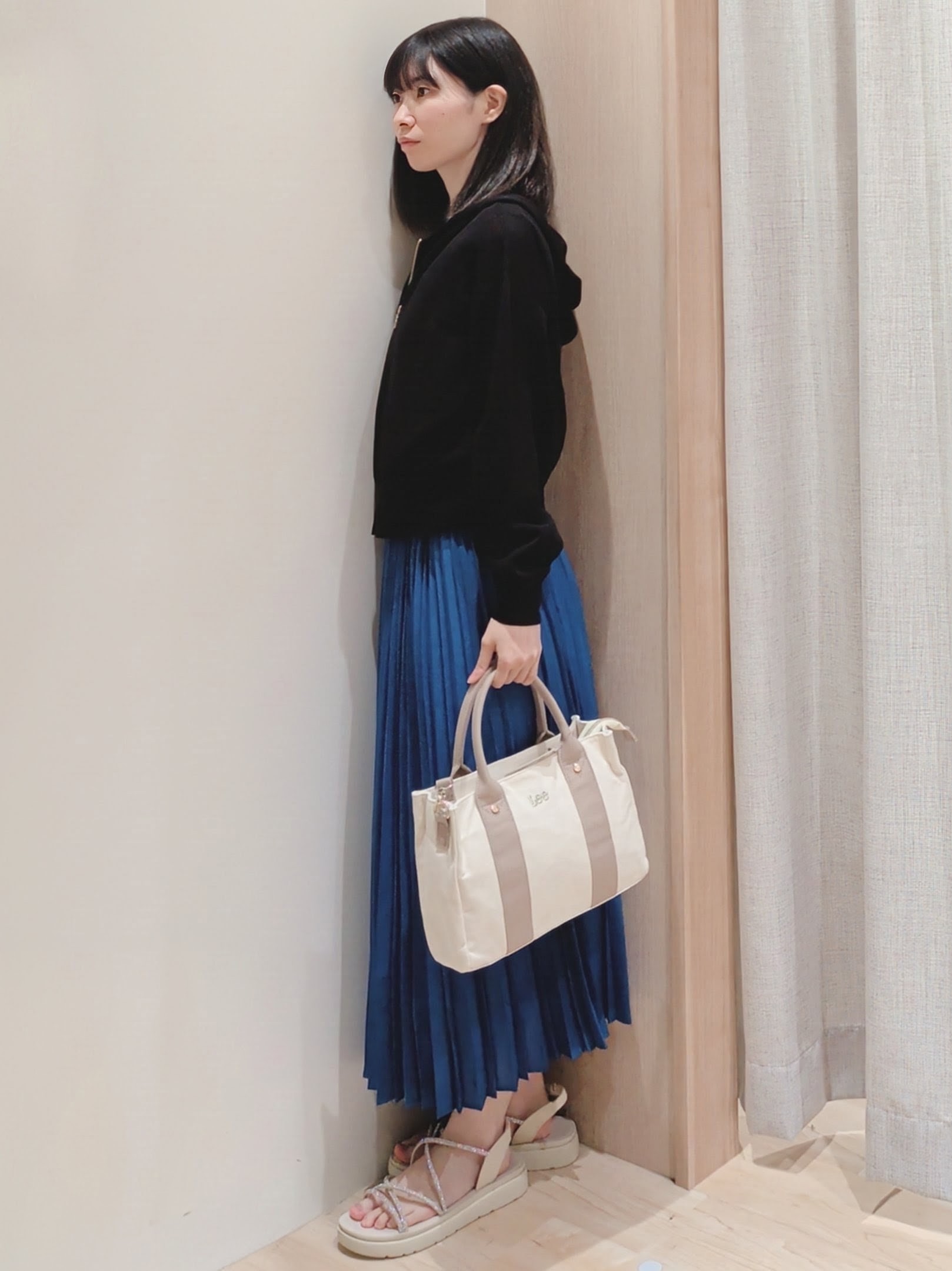 Yuiさんの「grove｜【洗濯機OK・UVカット】大人の抜け感、シアーニットフードパーカ」を使ったコーディネート