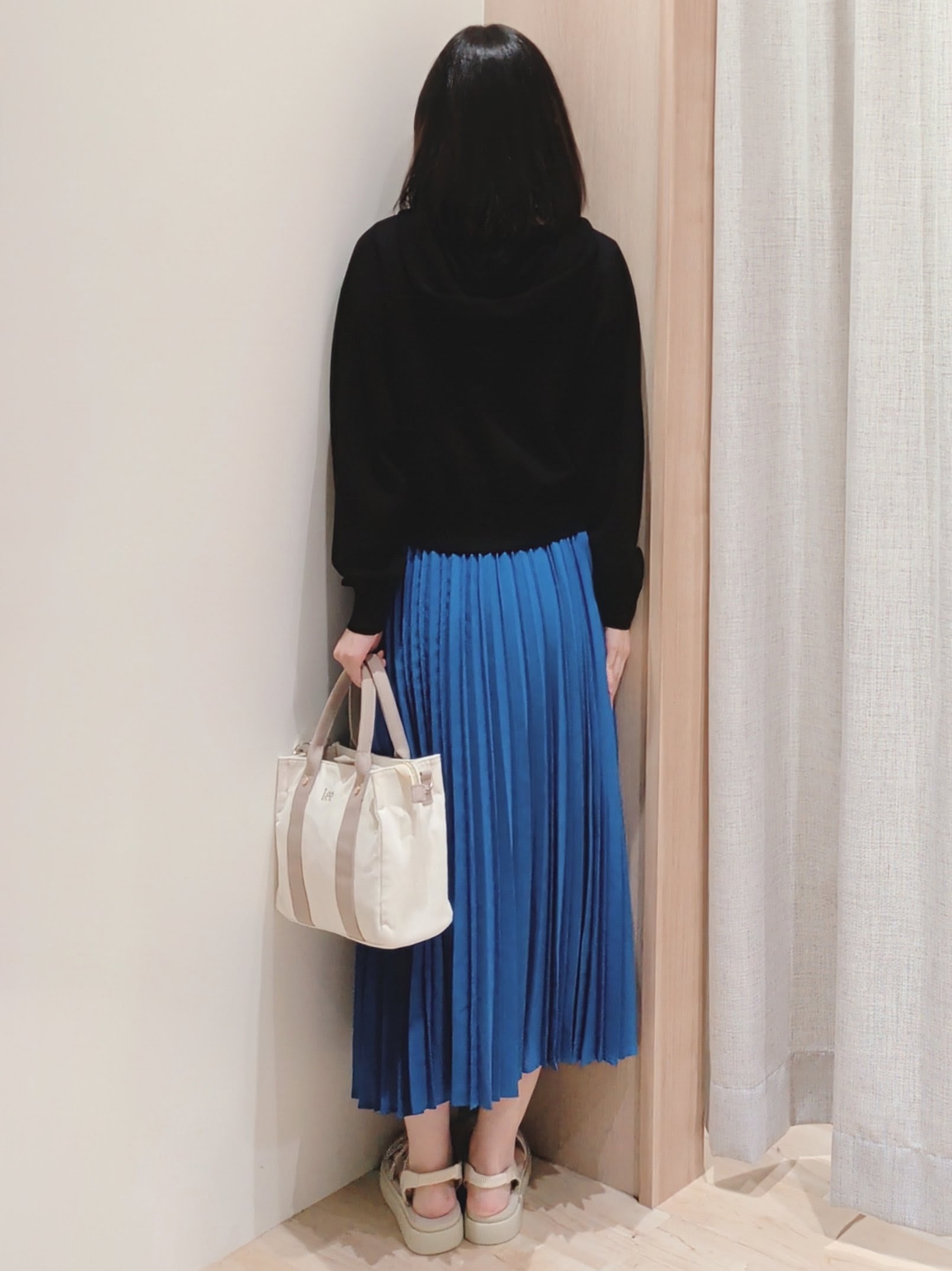 Yuiさんの「grove｜【洗濯機OK・UVカット】大人の抜け感、シアーニットフードパーカ」を使ったコーディネート