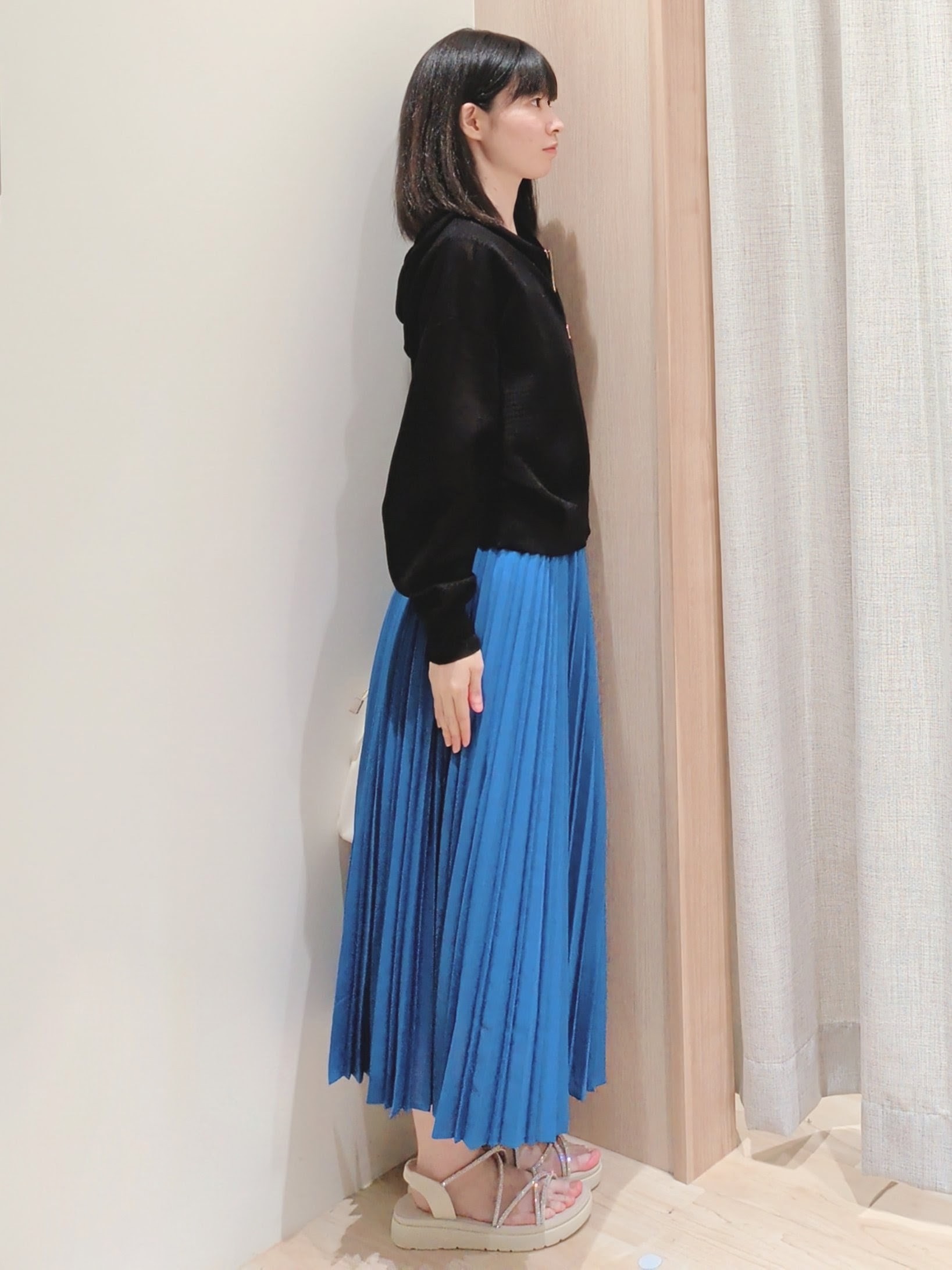 Yuiさんの「grove｜【洗濯機OK・UVカット】大人の抜け感、シアーニットフードパーカ」を使ったコーディネート