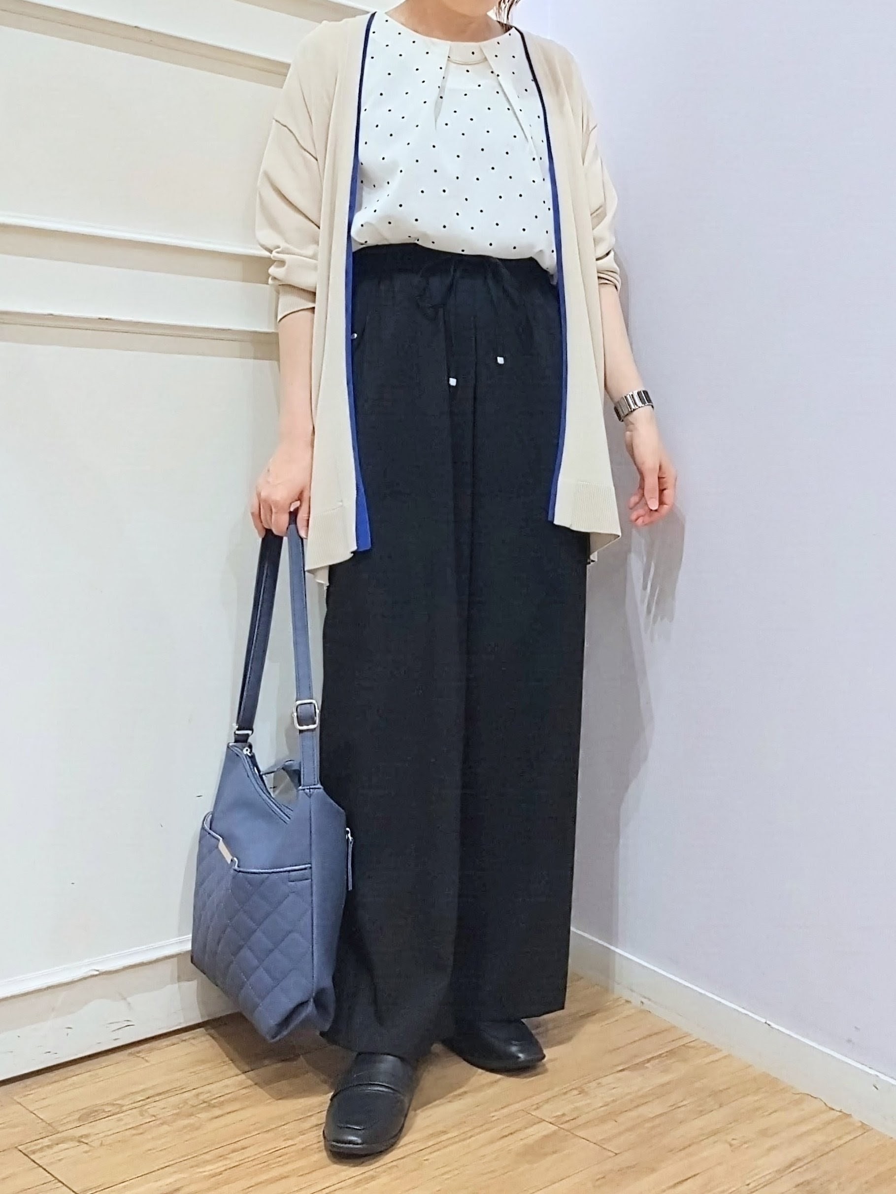 miomioさんの「SHOO･LA･RUE｜【お袖丈選べる/UV/毛玉になりにくい】配色デザインがポイント ひんやりボタンレスカーディガン」を使ったコーディネート