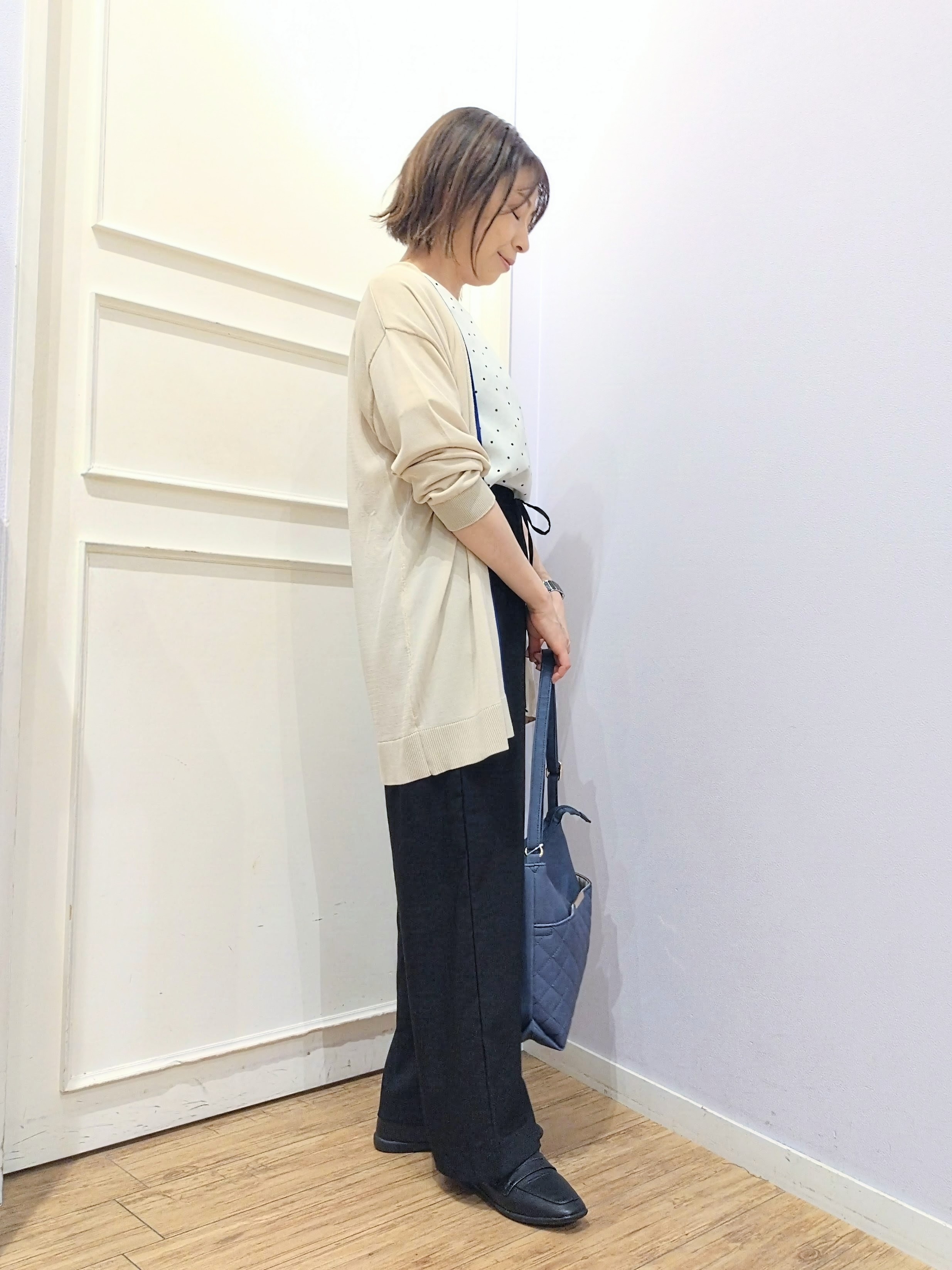miomioさんの「SHOO･LA･RUE｜【お袖丈選べる/UV/毛玉になりにくい】配色デザインがポイント ひんやりボタンレスカーディガン」を使ったコーディネート