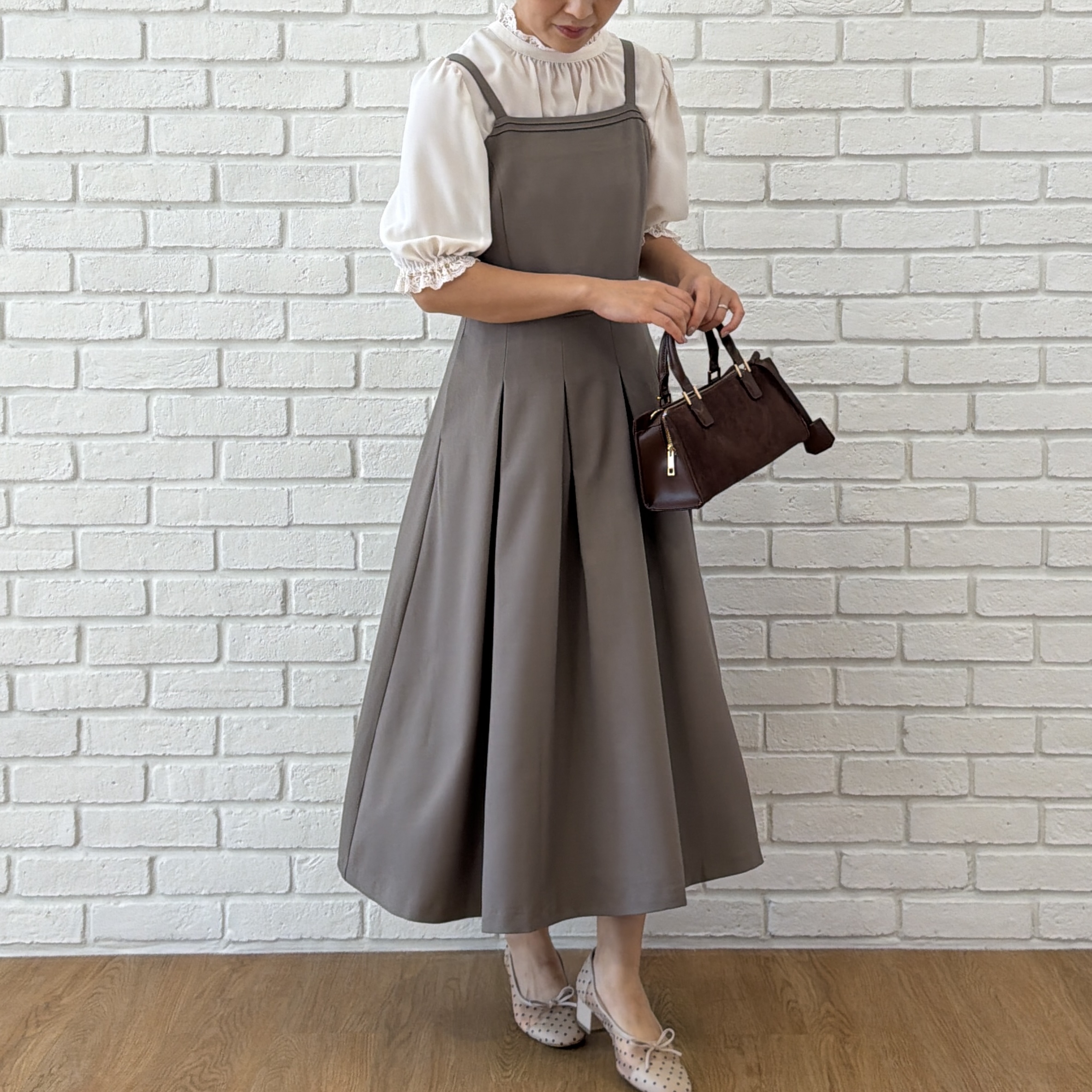 makiさんの「Couture brooch｜【大人上品・前後2WAY】エンブロレース 5分袖ブラウス【洗濯機可】」を使ったコーディネート