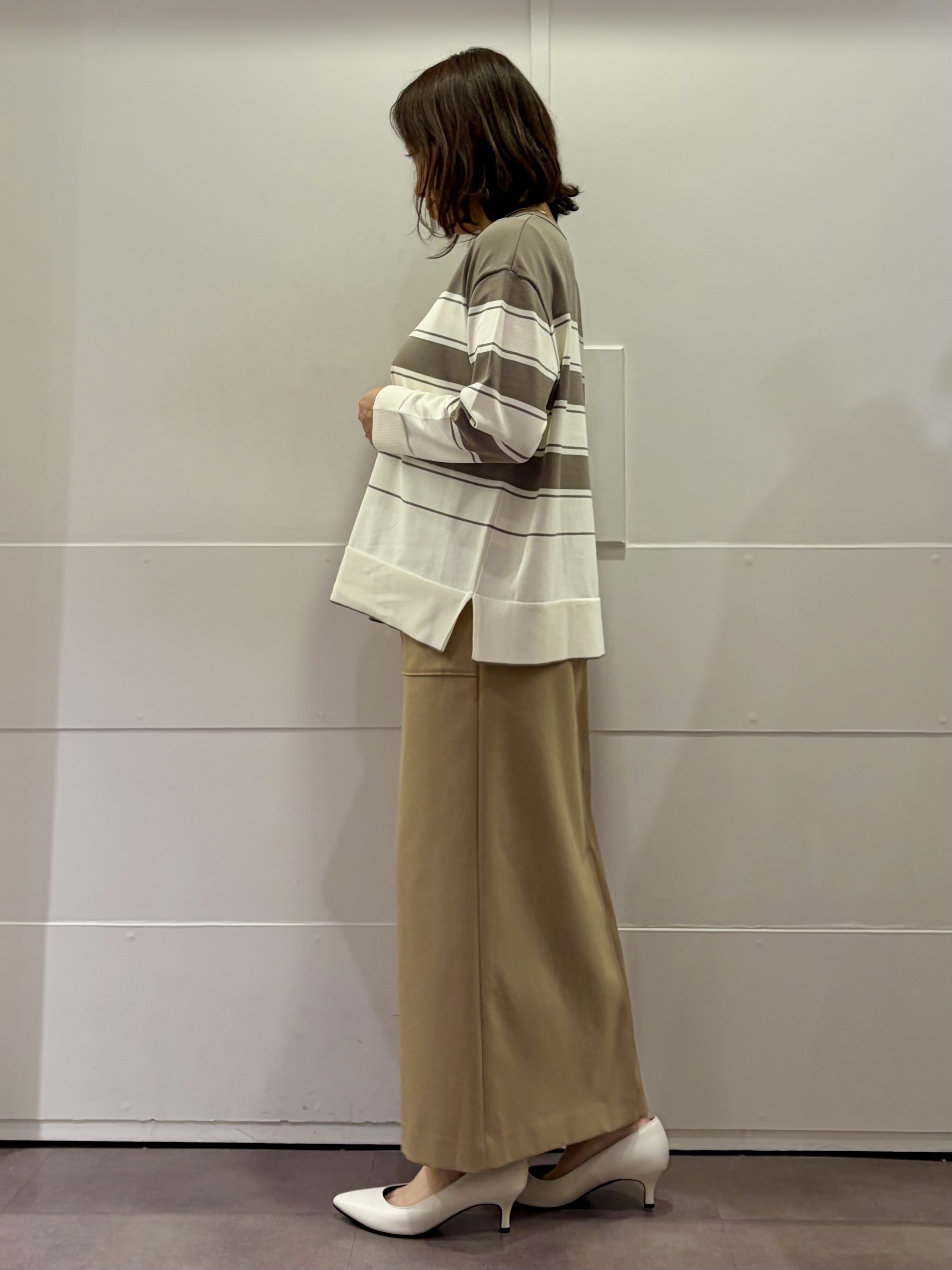 TOKOさんの「UNTITLED｜ドライタッチVネックニットプルオーバー」を使ったコーディネート