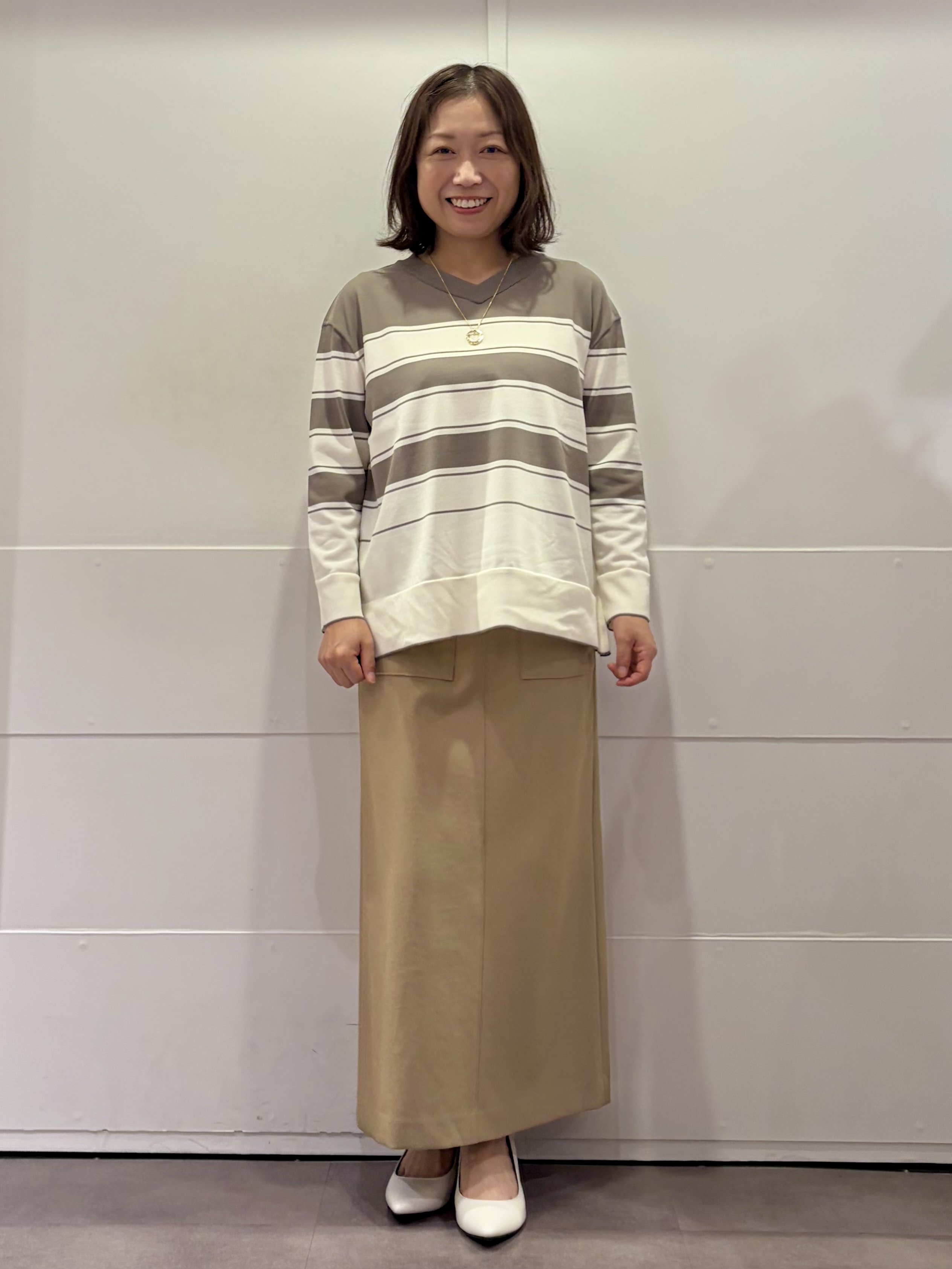 TOKOさんの「UNTITLED｜ドライタッチVネックニットプルオーバー」を使ったコーディネート