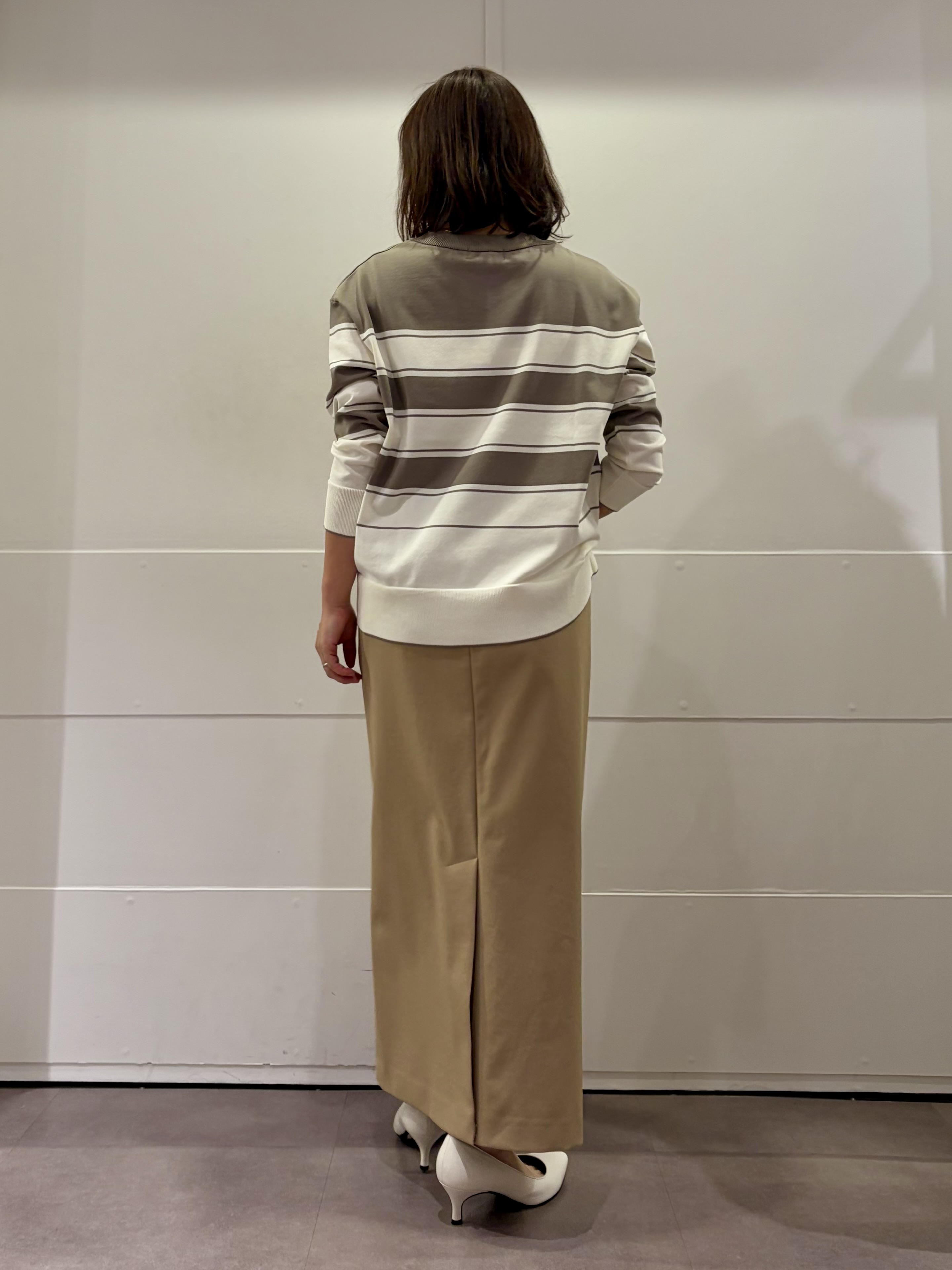 TOKOさんの「UNTITLED｜ドライタッチVネックニットプルオーバー」を使ったコーディネート