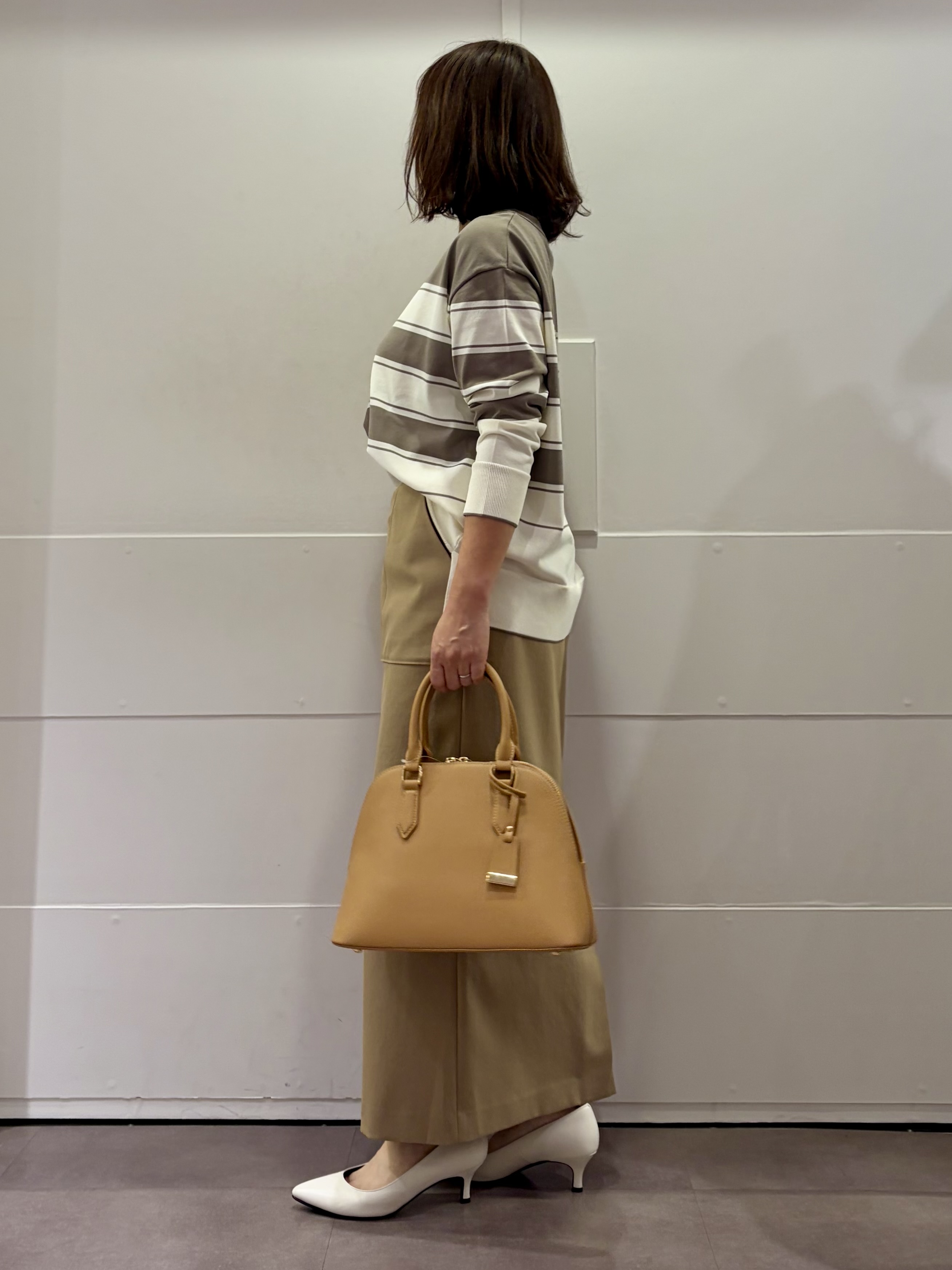 TOKOさんの「UNTITLED｜ドライタッチVネックニットプルオーバー」を使ったコーディネート