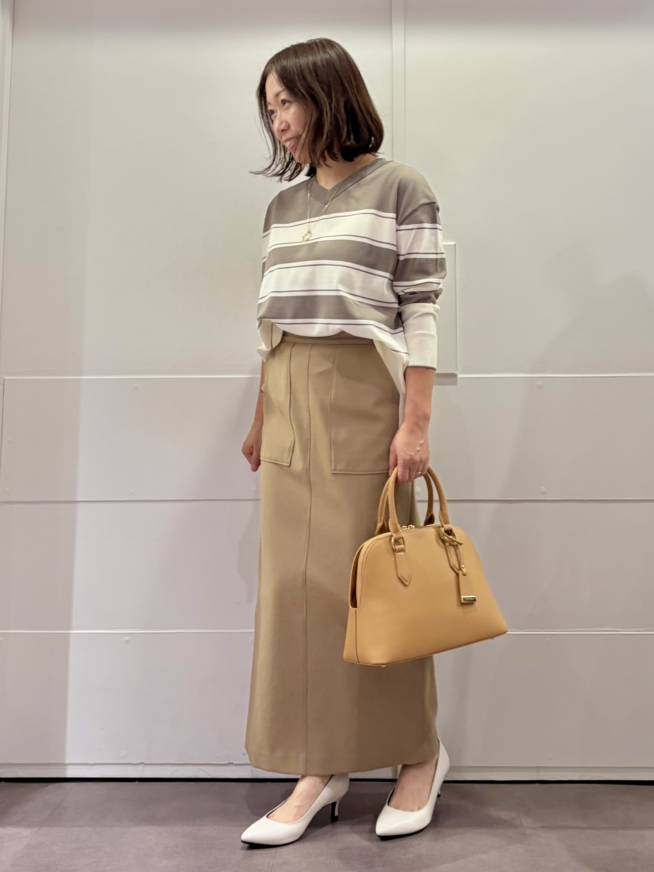 TOKOさんの「UNTITLED｜ドライタッチVネックニットプルオーバー」を使ったコーディネート
