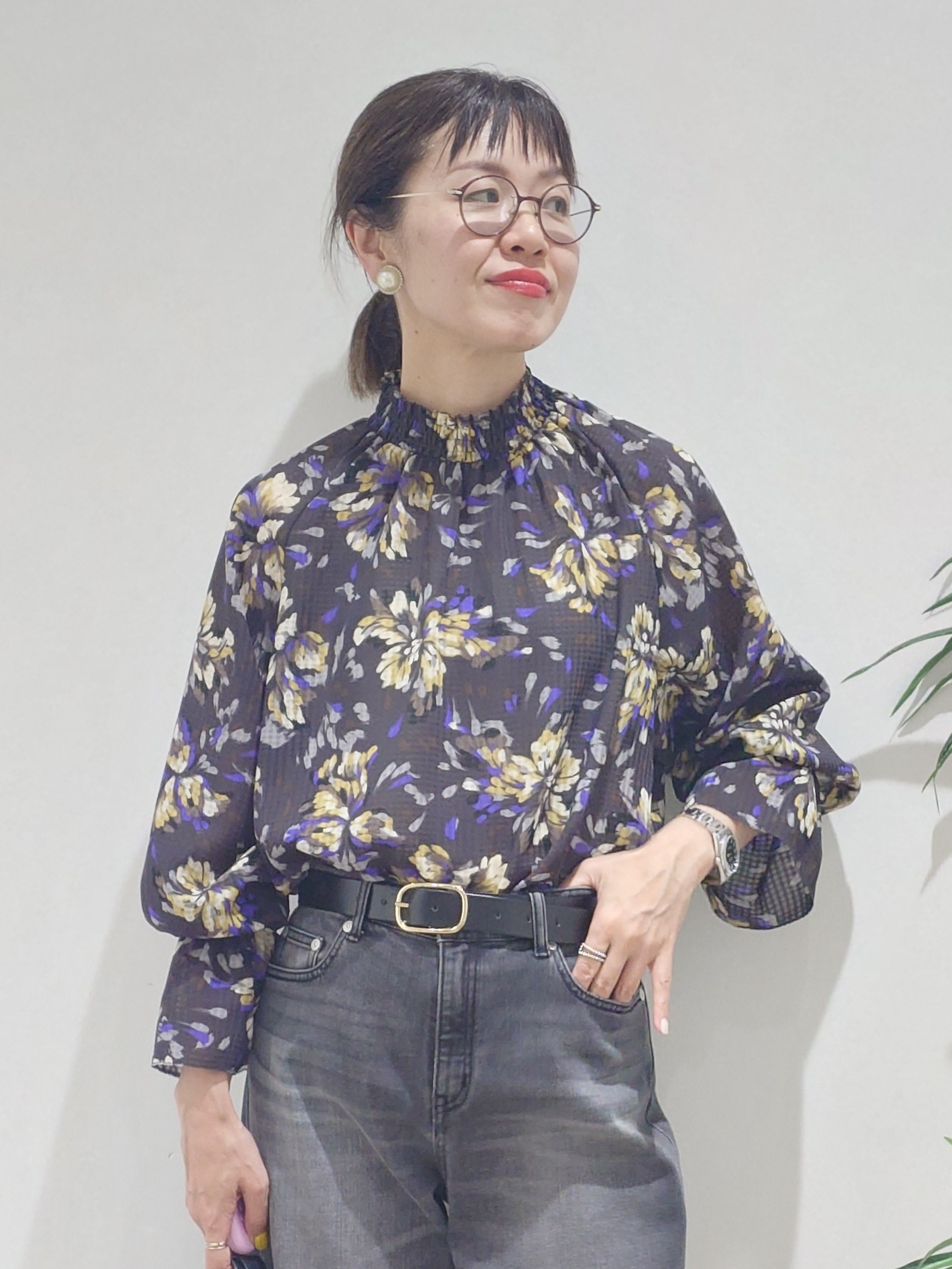 MUTSUKOさんの「UNTITLED｜フラワープリントブラウス」を使ったコーディネート