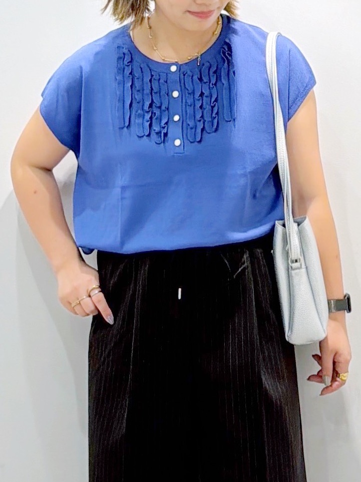 sumicaさんの「OPAQUE.CLIP｜【接触冷感／UV】フリルフレンチスリーブニット《洗濯機OK》」を使ったコーディネート