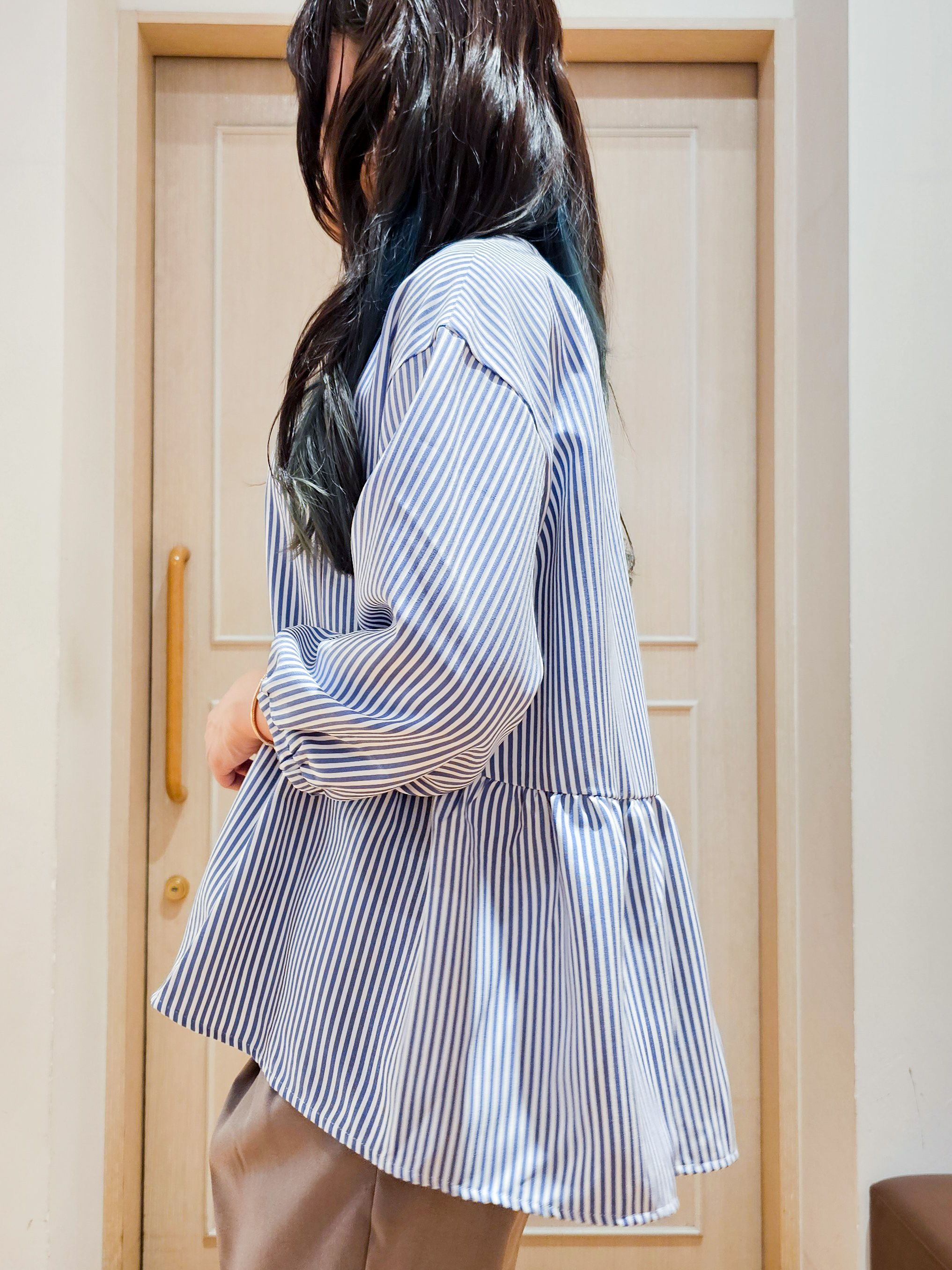 ゆゆさんの「SHOO･LA･RUE｜【S-LL/洗濯機可/体型カバー】サイドギャザーで後ろも魅せる 7分袖ペプラムブラウス」を使ったコーディネート
