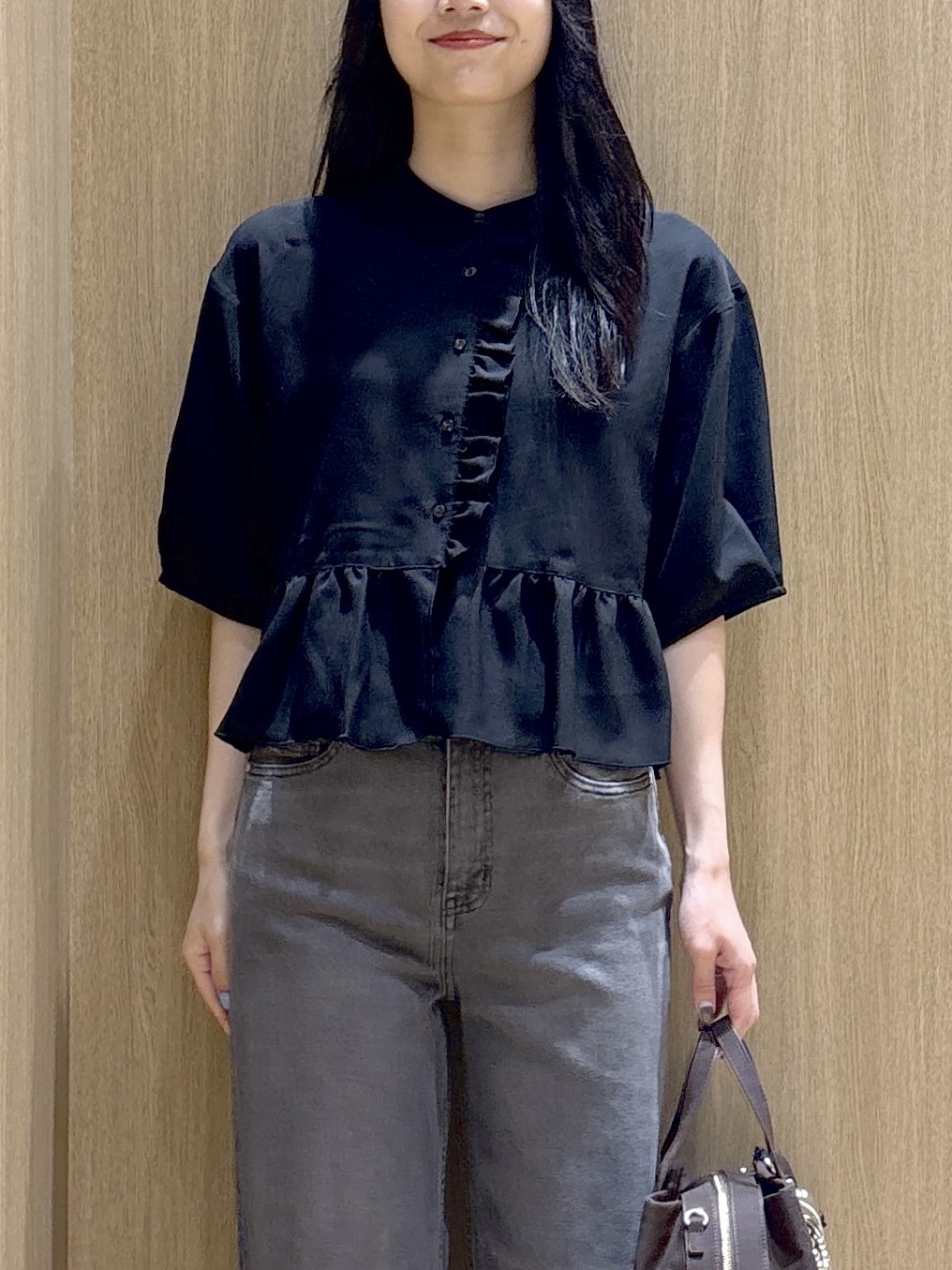 sachikoさんの「OPAQUE.CLIP｜【UV／接触冷感／吸水速乾】フリルペプラムブラウス《防シワ／洗濯機OK》」を使ったコーディネート