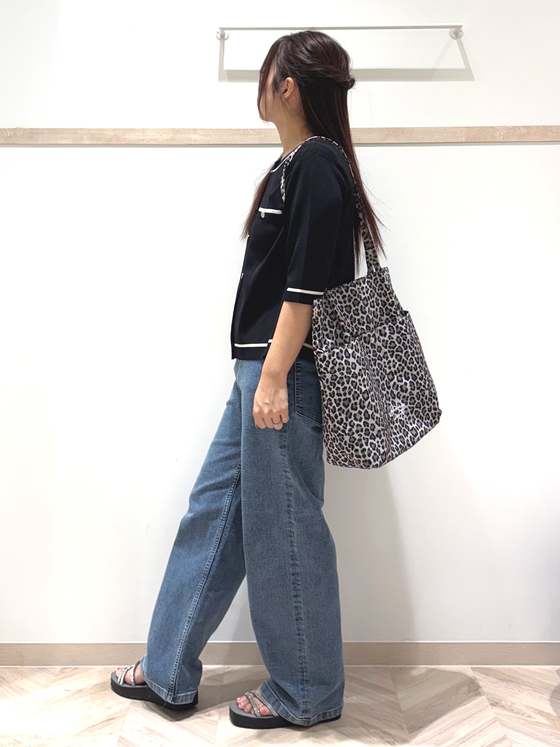 nanaさんの「SHOO･LA･RUE｜【ひんやり/UV/S-LL/洗濯機可】毛玉になりにくい 配色5分袖カーディガン」を使ったコーディネート