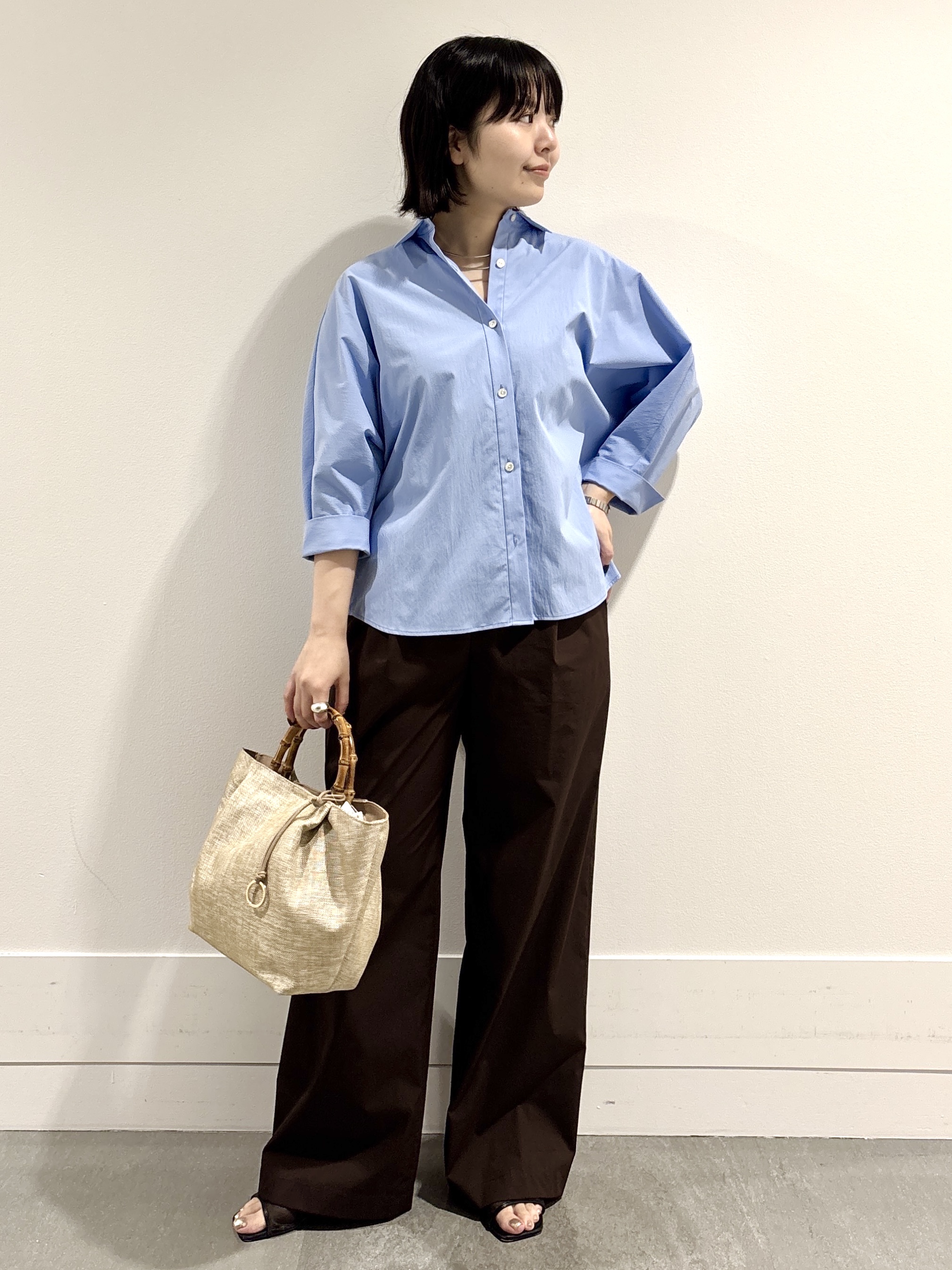モエカさんの「UNTITLED｜【接触冷感/吸水速乾/UVカット】ドルマンスリーブシャツ」を使ったコーディネート