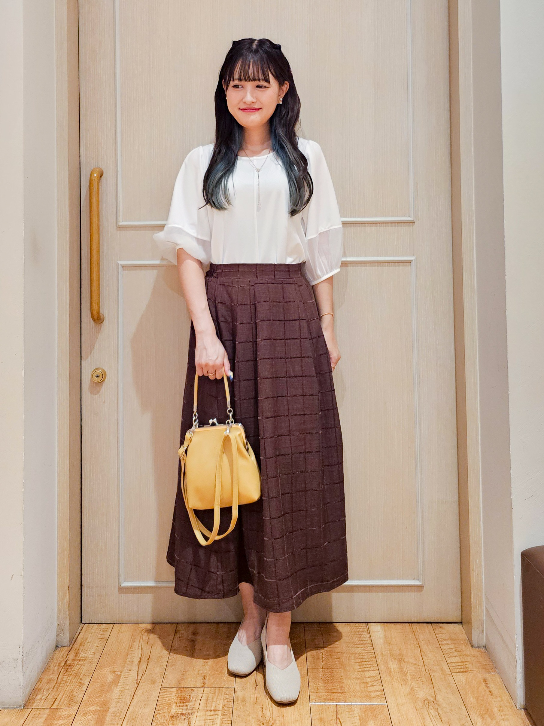 ゆゆさんの「SHOO･LA･RUE｜【洗濯機可/S-LL】ほんのり透ける 大人のお袖シアー切り替え　ラウンドネックプルオーバー」を使ったコーディネート
