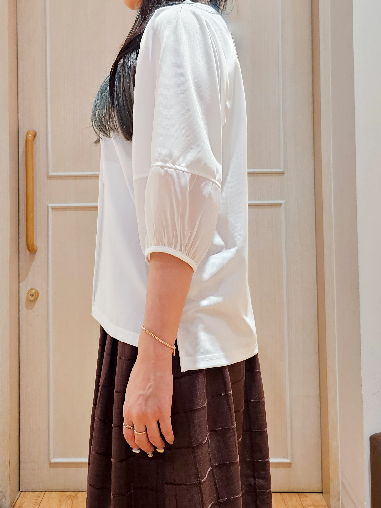 ゆゆさんの「SHOO･LA･RUE｜【洗濯機可/S-LL】ほんのり透ける 大人のお袖シアー切り替え　ラウンドネックプルオーバー」を使ったコーディネート