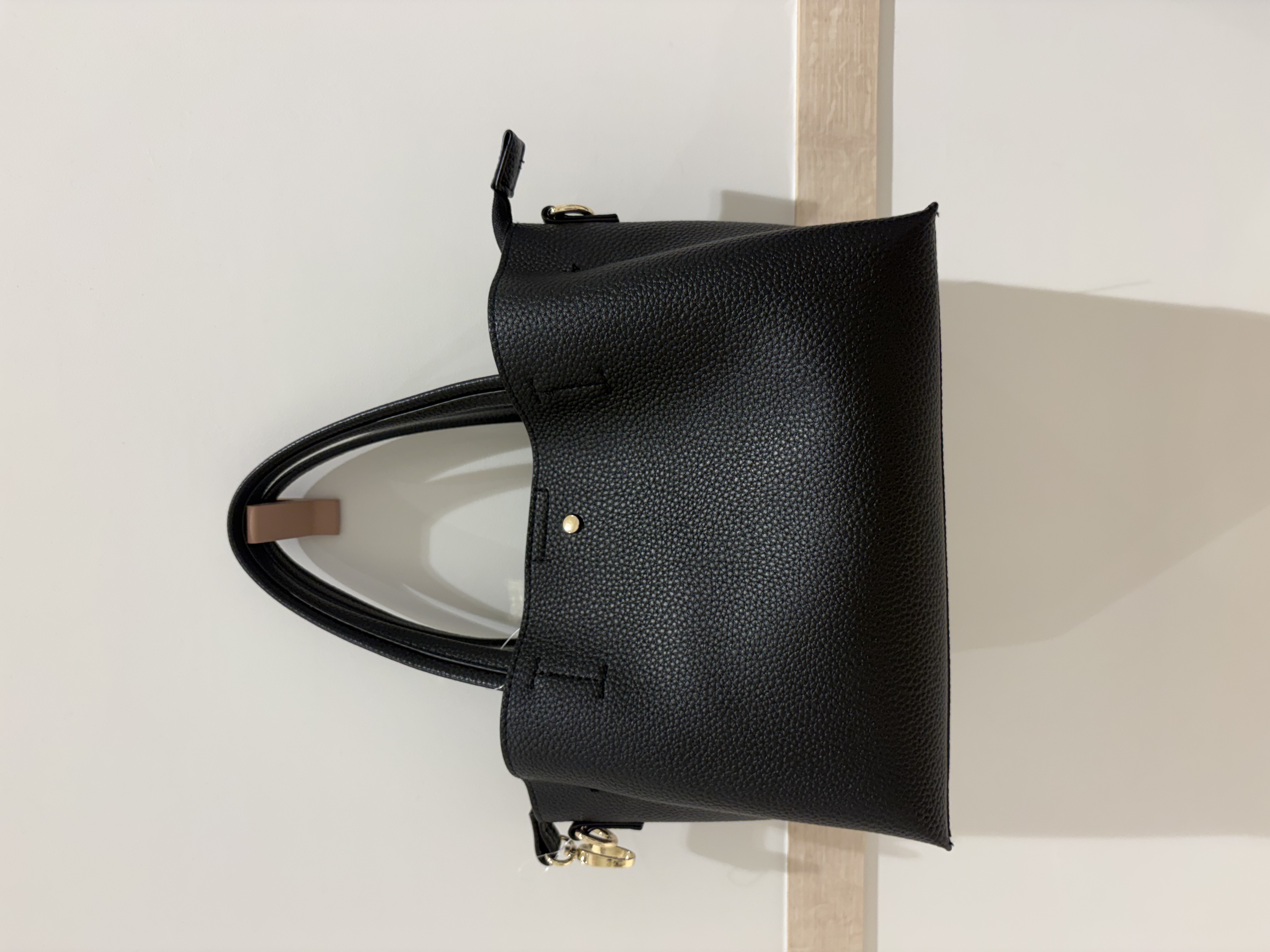 nanaさんの「SHOO･LA･RUE｜【洗濯後しわになりにくい/S-LL】キーネック金ボタンポケットシャツ」を使ったコーディネート