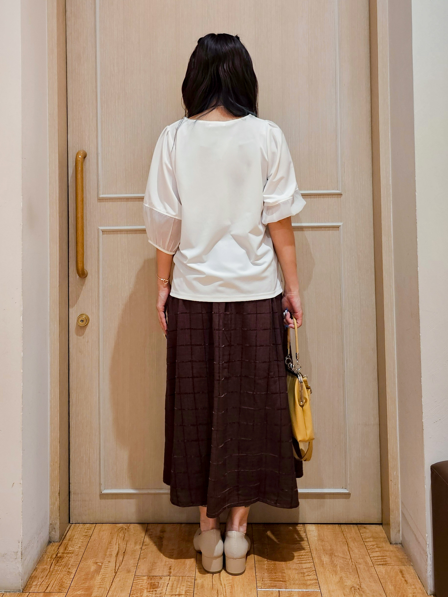 ゆゆさんの「SHOO･LA･RUE｜【洗濯機可/S-LL】ほんのり透ける 大人のお袖シアー切り替え　ラウンドネックプルオーバー」を使ったコーディネート