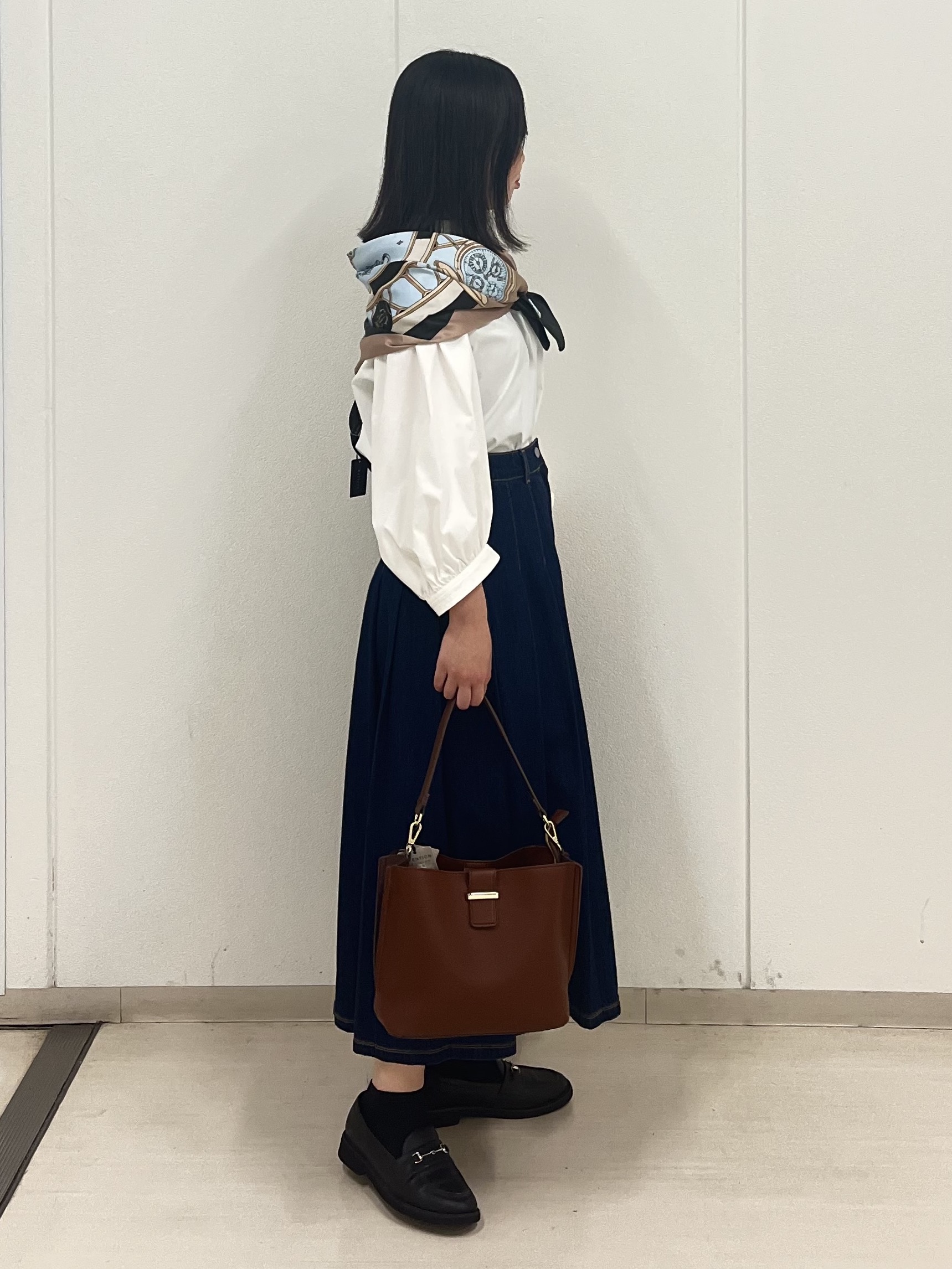 Rihoさんの「Reflect｜ボリュームスリーブプルオーバーブラウス」を使ったコーディネート