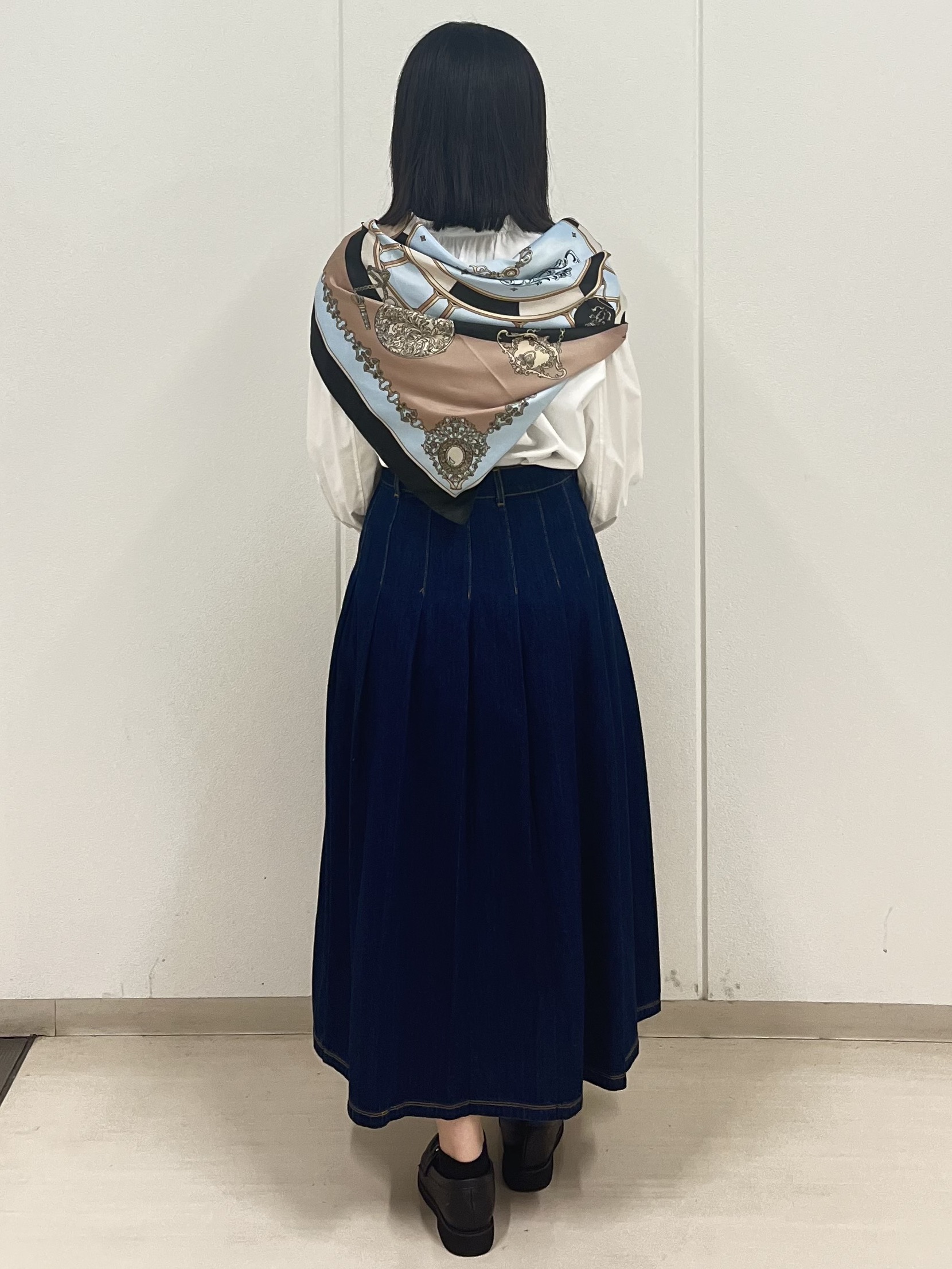 Rihoさんの「Reflect｜ボリュームスリーブプルオーバーブラウス」を使ったコーディネート