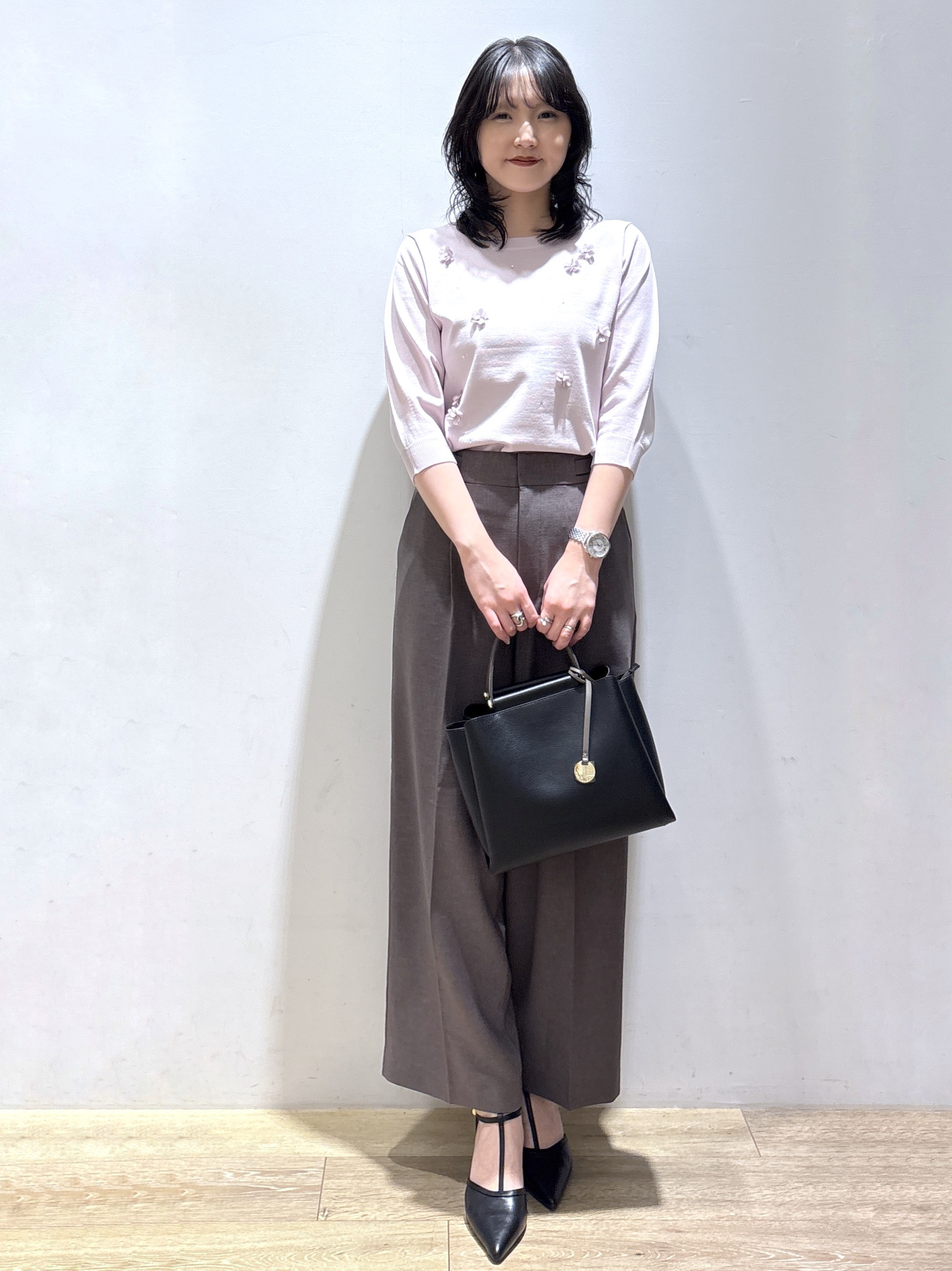 mizukiさんの「index｜お花ビジュー6分袖ニット【洗濯機OK】」を使ったコーディネート
