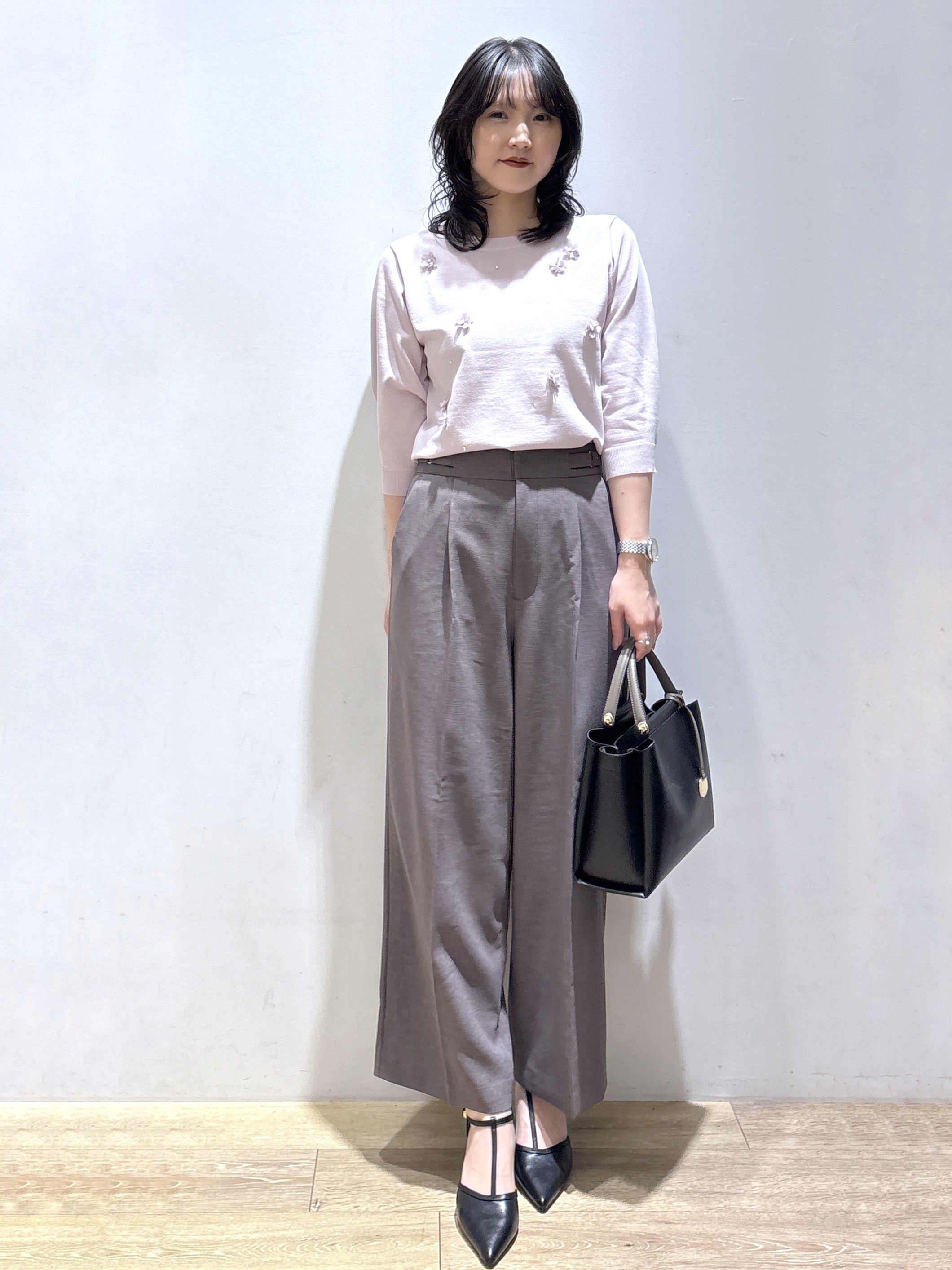 mizukiさんの「index｜お花ビジュー6分袖ニット【洗濯機OK】」を使ったコーディネート