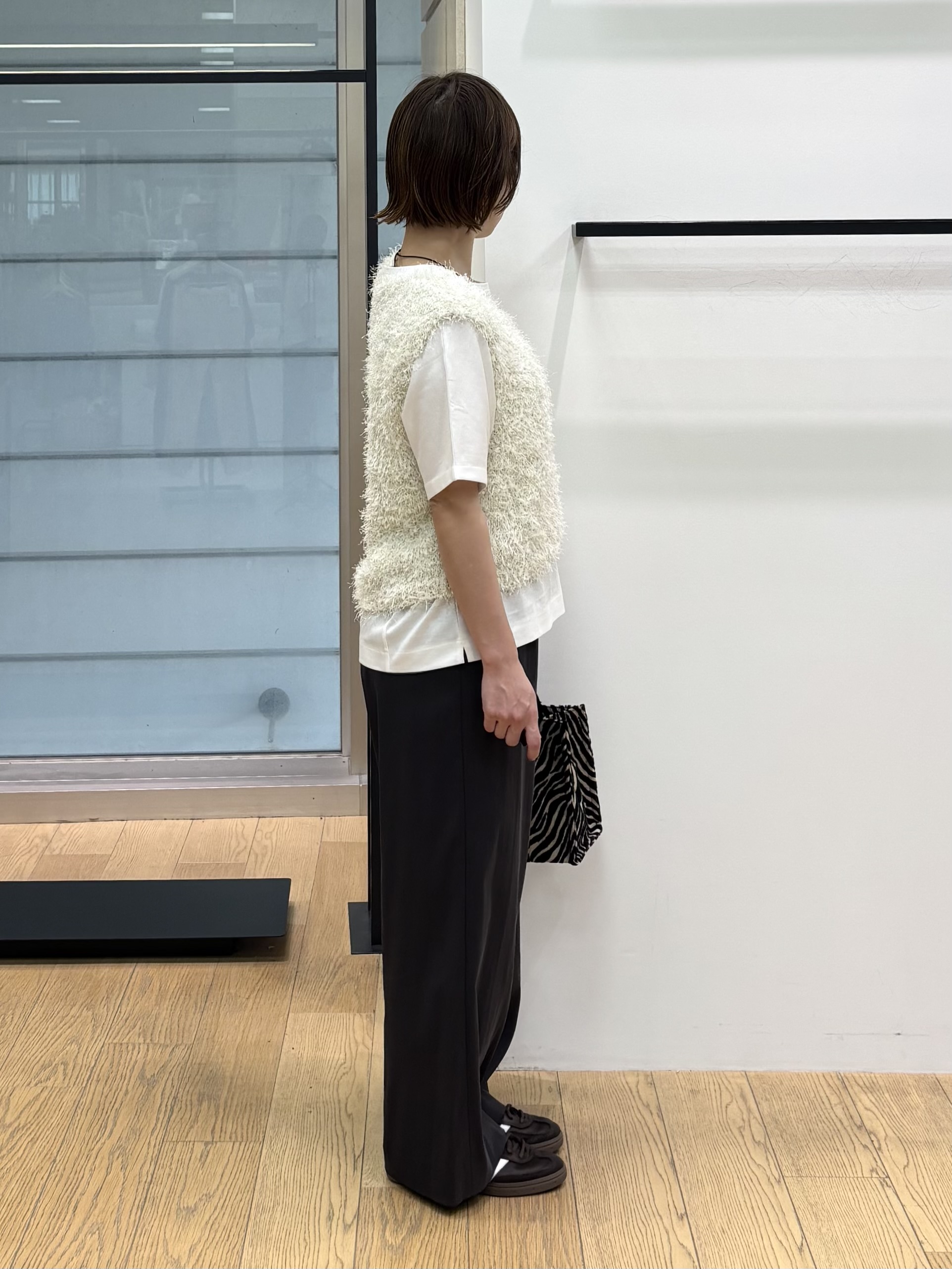 asamiさんの「INDIVI｜【洗える】ファンシーヤーンVネックニットベスト」を使ったコーディネート