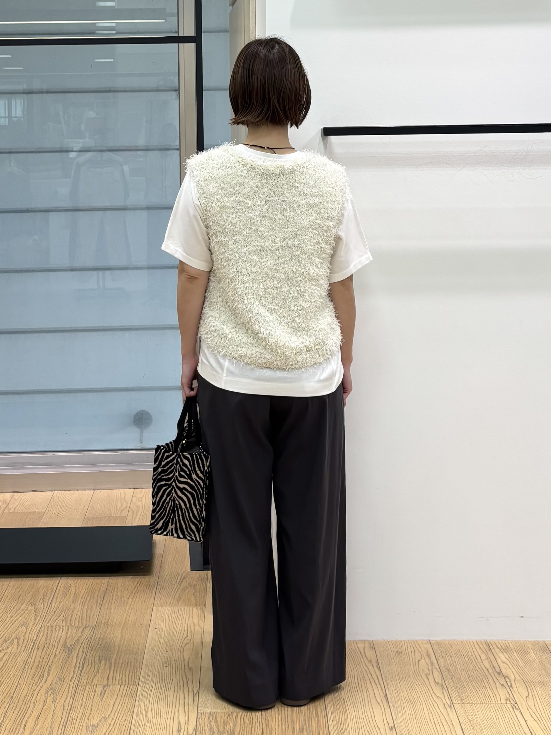 asamiさんの「INDIVI｜【洗える】ファンシーヤーンVネックニットベスト」を使ったコーディネート