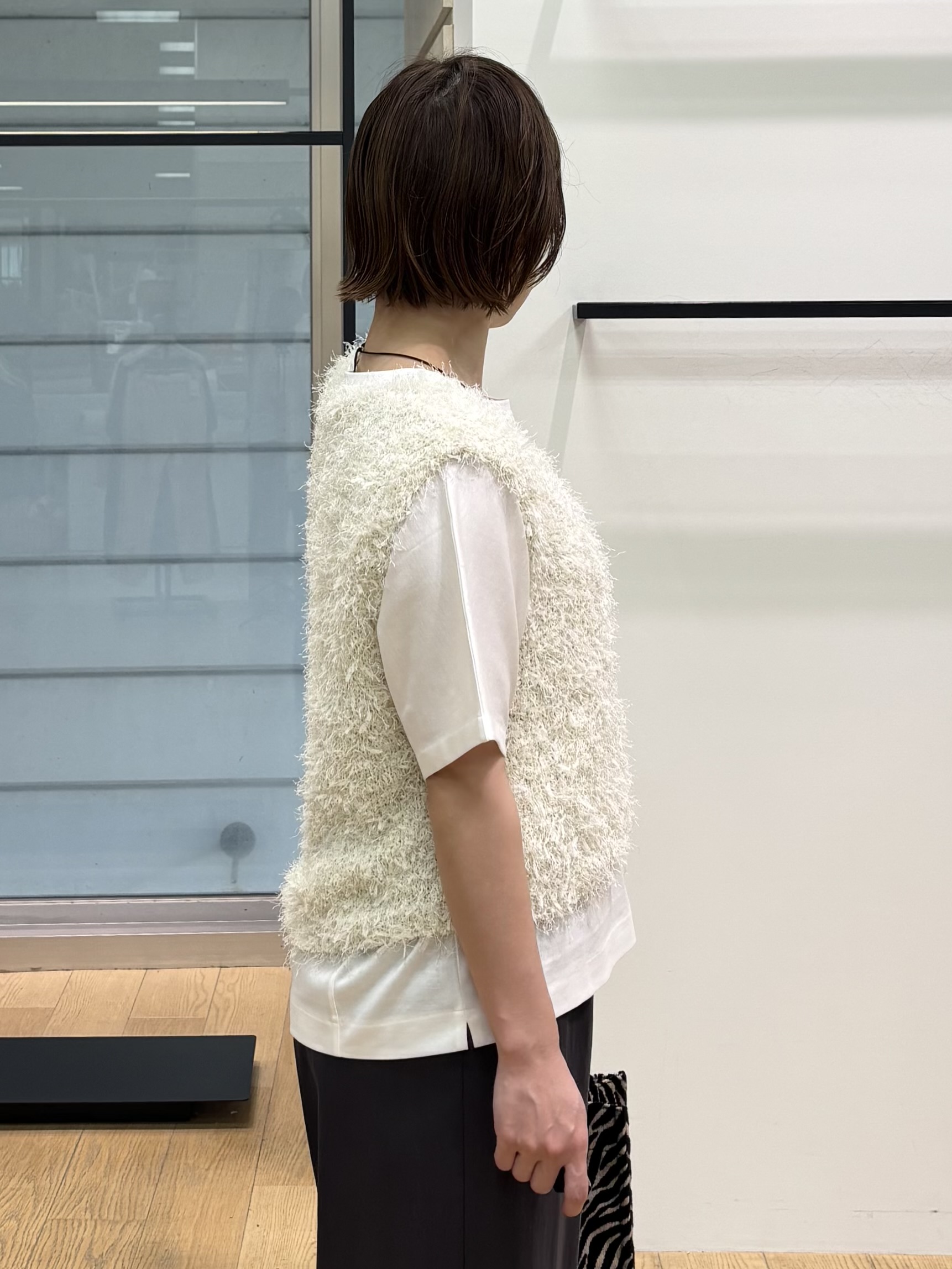 asamiさんの「INDIVI｜【洗える】ファンシーヤーンVネックニットベスト」を使ったコーディネート