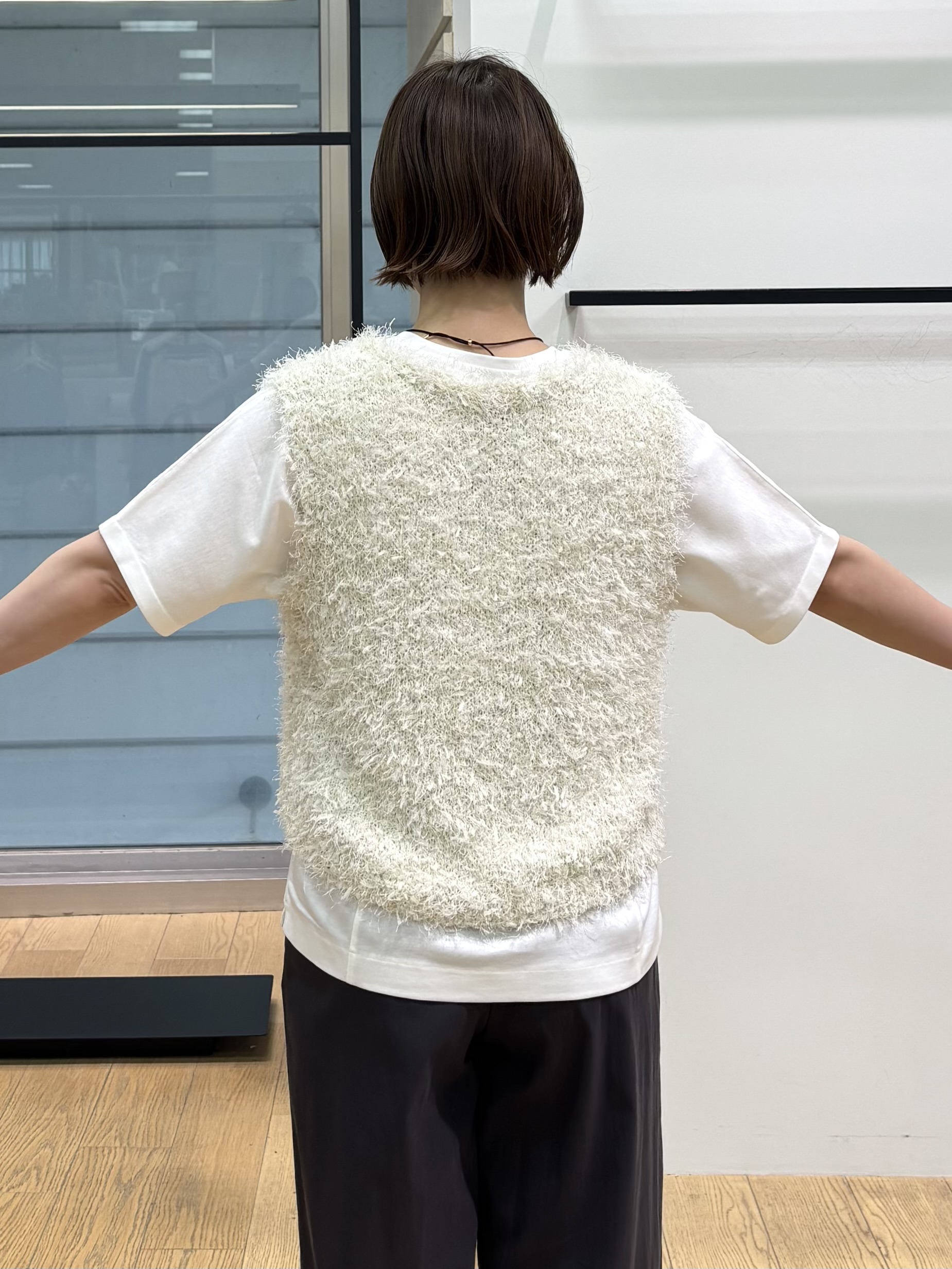 asamiさんの「INDIVI｜【洗える】ファンシーヤーンVネックニットベスト」を使ったコーディネート