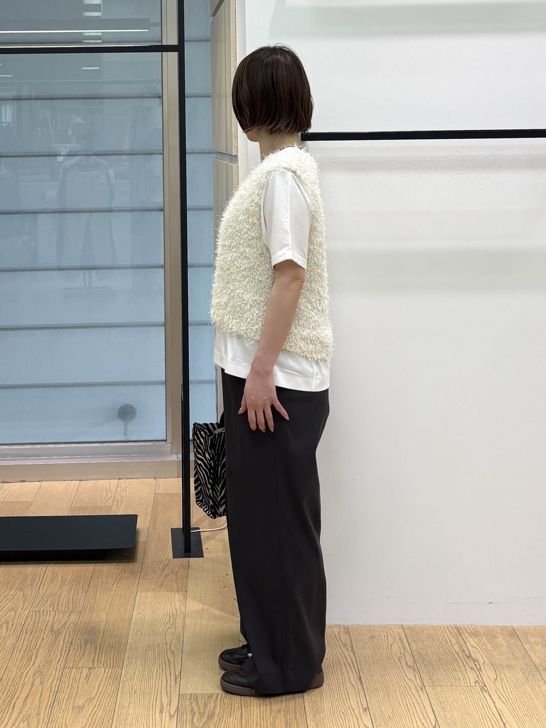 asamiさんの「INDIVI｜【洗える】ファンシーヤーンVネックニットベスト」を使ったコーディネート