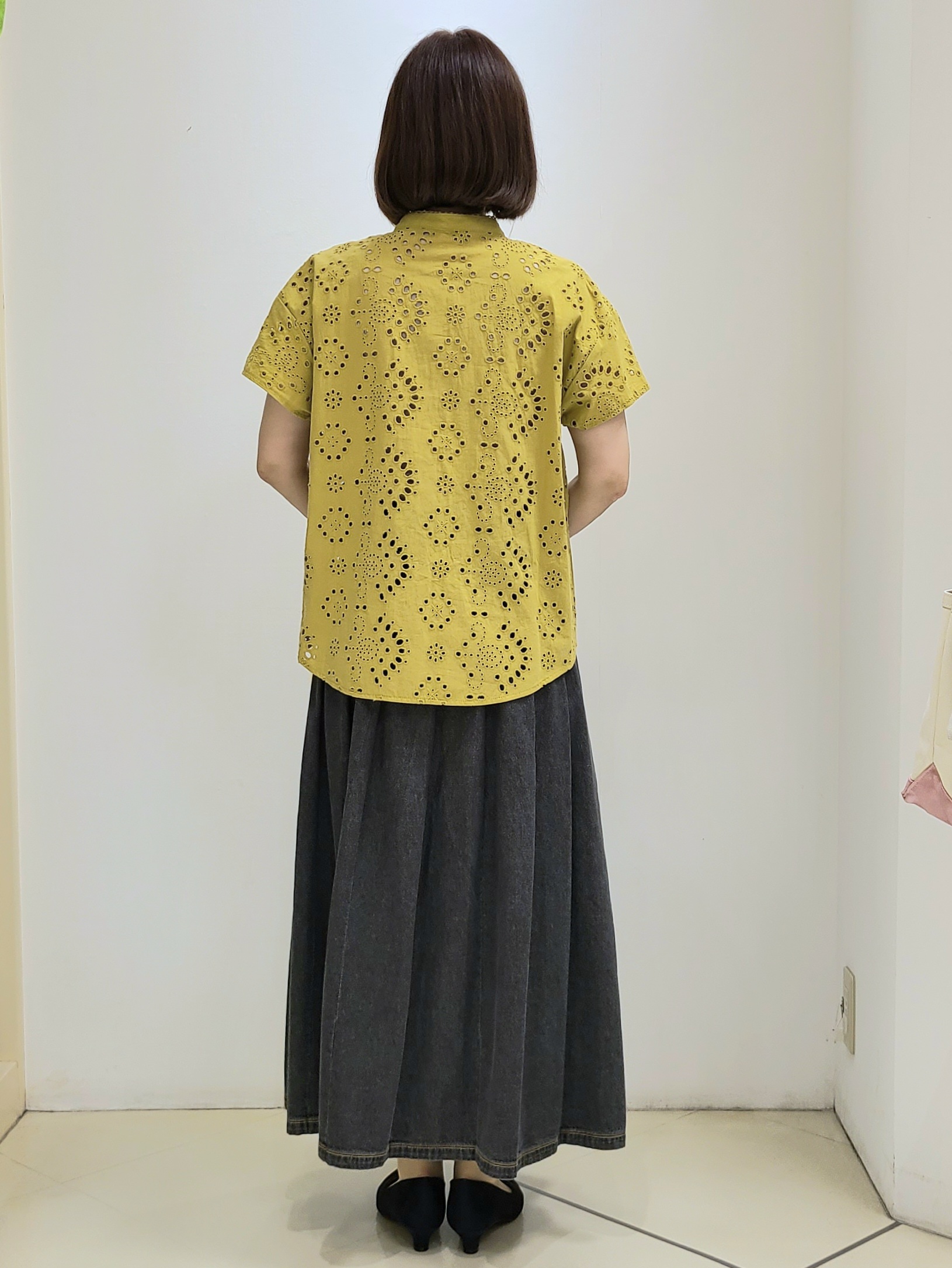 matsuさんの「Reflect｜【通勤◎】カットワーク刺繍レース シャツブラウス」を使ったコーディネート