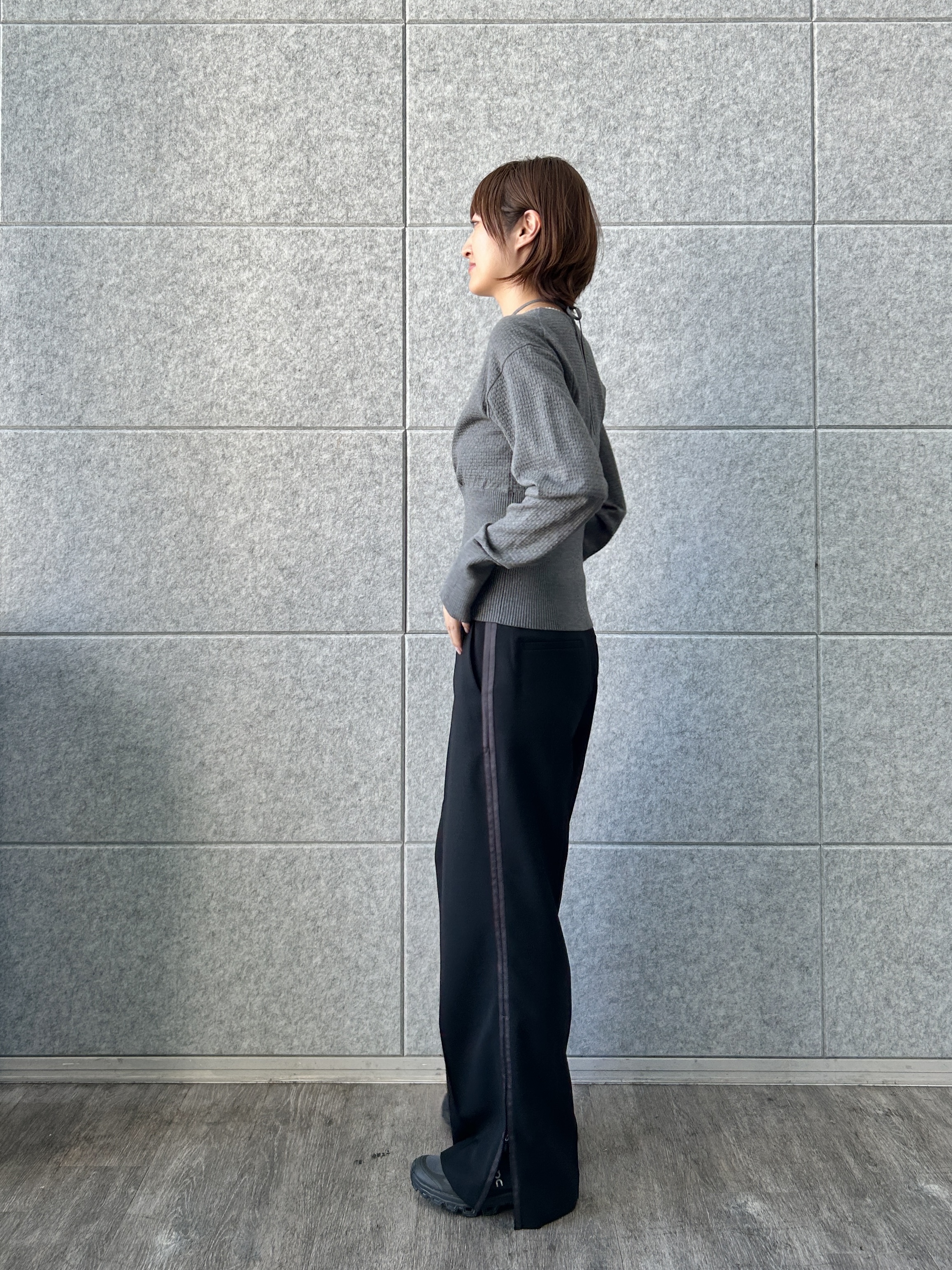 harunaさんの「CODE A｜line zip trousers」を使ったコーディネート