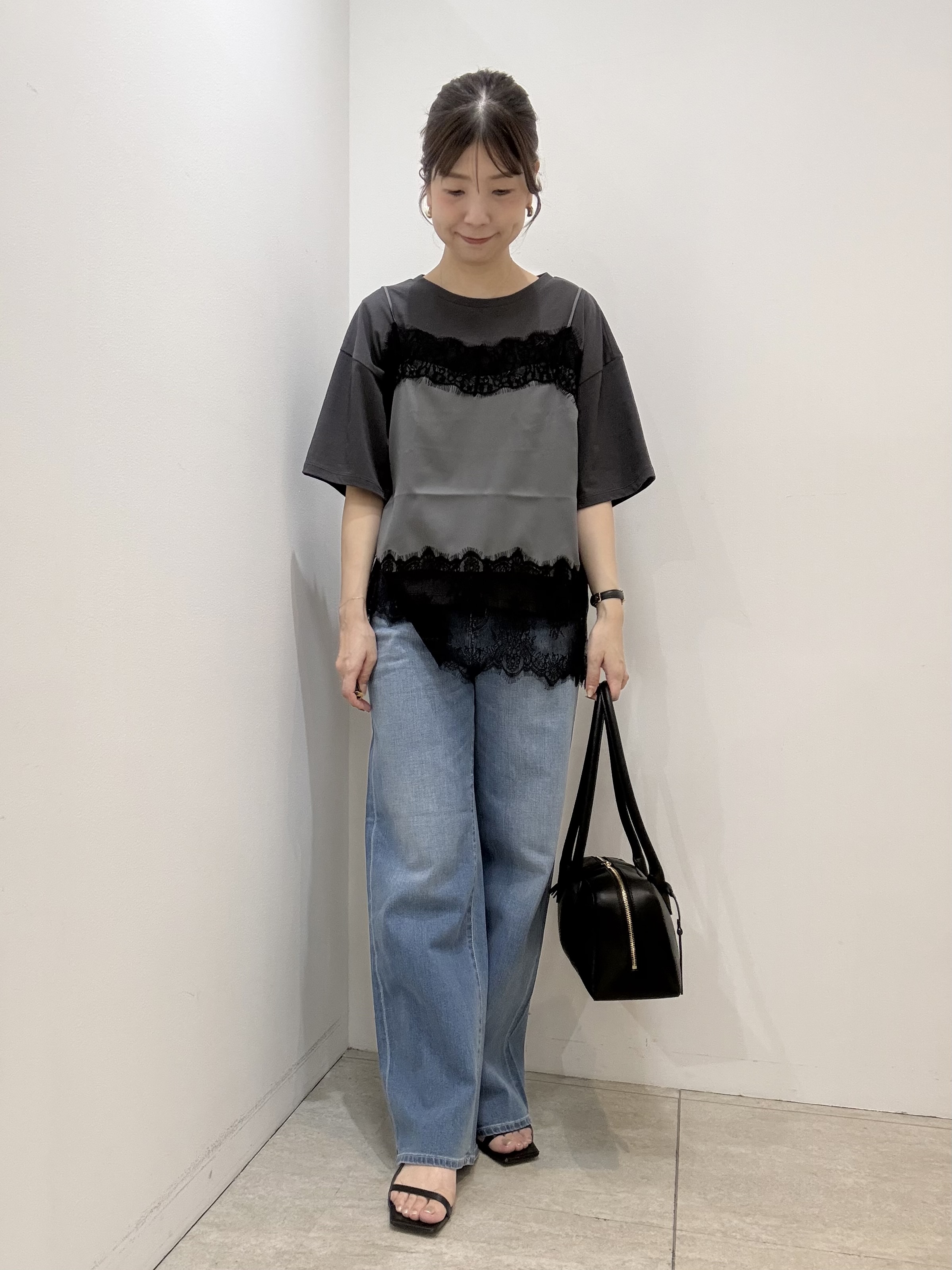 かなえさんの「UNTITLED｜【1枚でもセットでも】レースキャミ付きプルオーバー」を使ったコーディネート