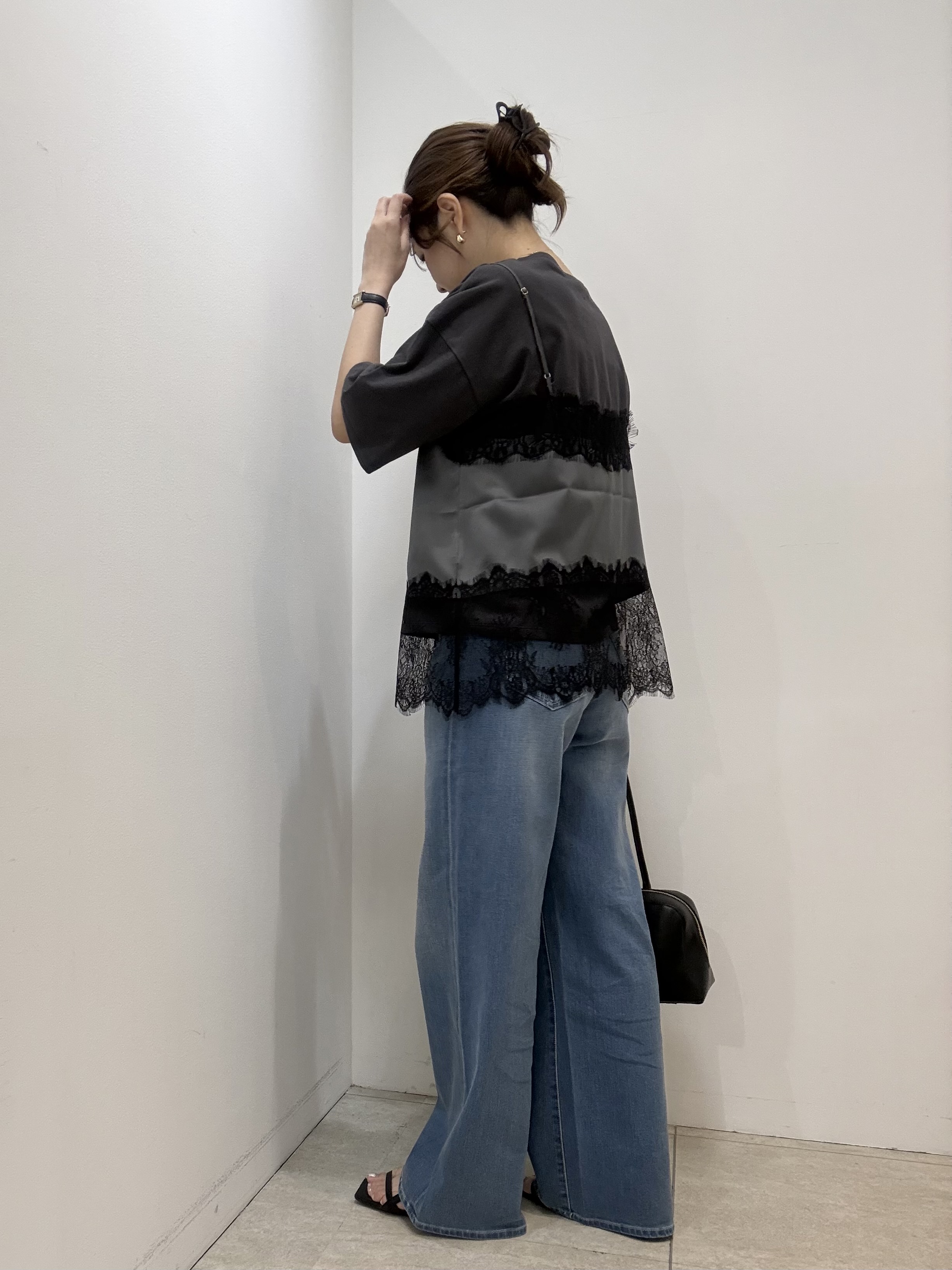 かなえさんの「UNTITLED｜【1枚でもセットでも】レースキャミ付きプルオーバー」を使ったコーディネート