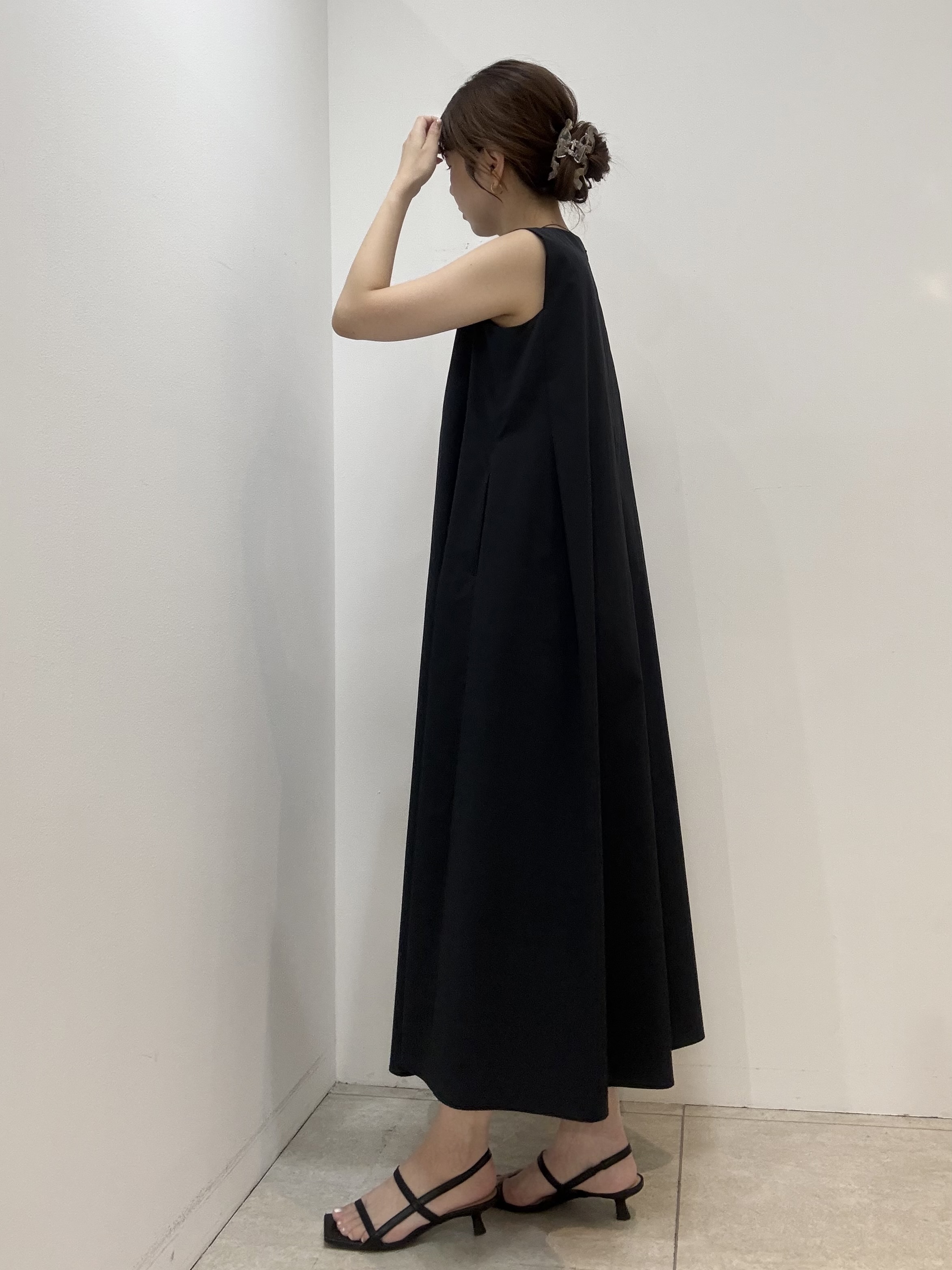 かなえさんの「UNTITLED｜【残暑も快適/接触冷感/UVカット/吸水速乾】Aラインロングワンピース」を使ったコーディネート