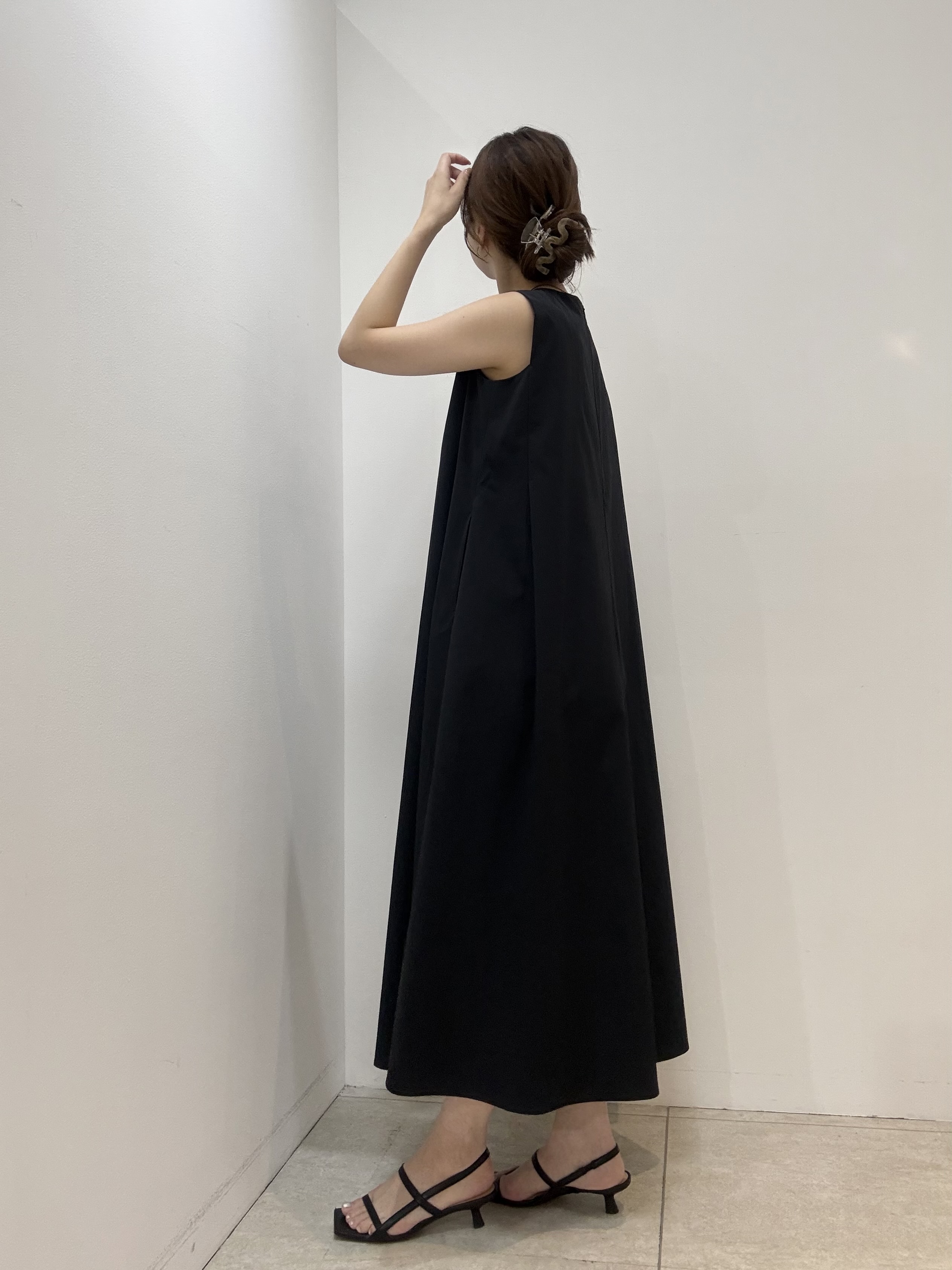かなえさんの「UNTITLED｜【残暑も快適/接触冷感/UVカット/吸水速乾】Aラインロングワンピース」を使ったコーディネート
