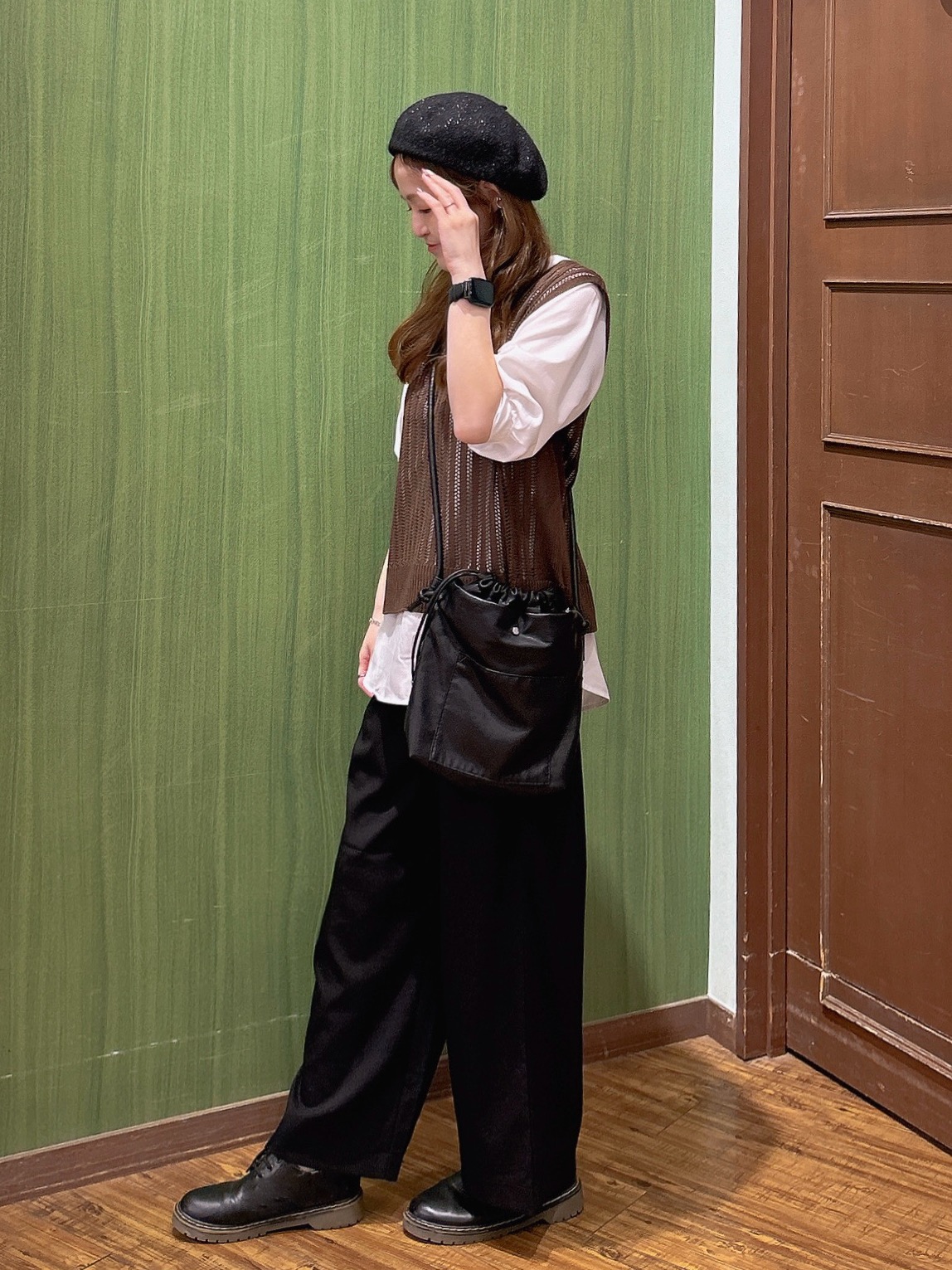 かおりさんの「SHOO･LA･RUE｜【2点セット/洗濯機可/S-LL】透かし編みニットベスト＋5分袖シャツ」を使ったコーディネート