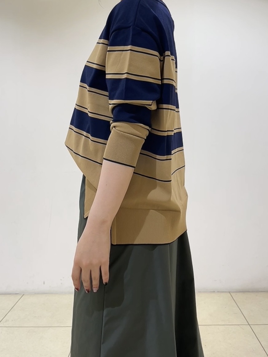 watanabeさんの「UNTITLED｜【顔周りすっきり/体型カバー】ドライタッチVネックニットプルオーバー」を使ったコーディネート